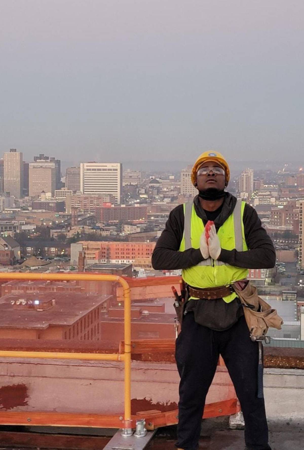 Jugó en Real España: Se gana la vida en EE UU en construcción y fútbol burocrático