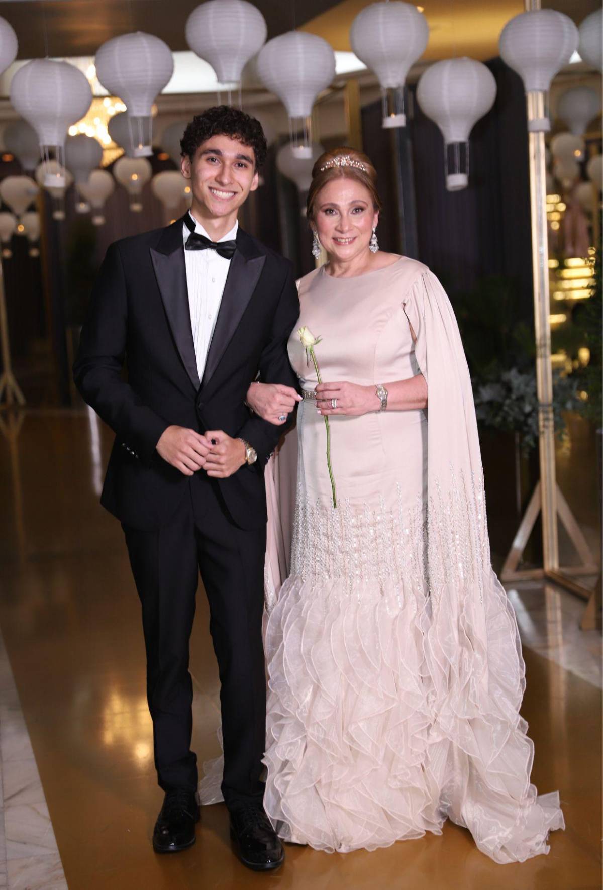 Entre júbilo y tendencias seniors de Academia Los Pinares festejan su prom 2026