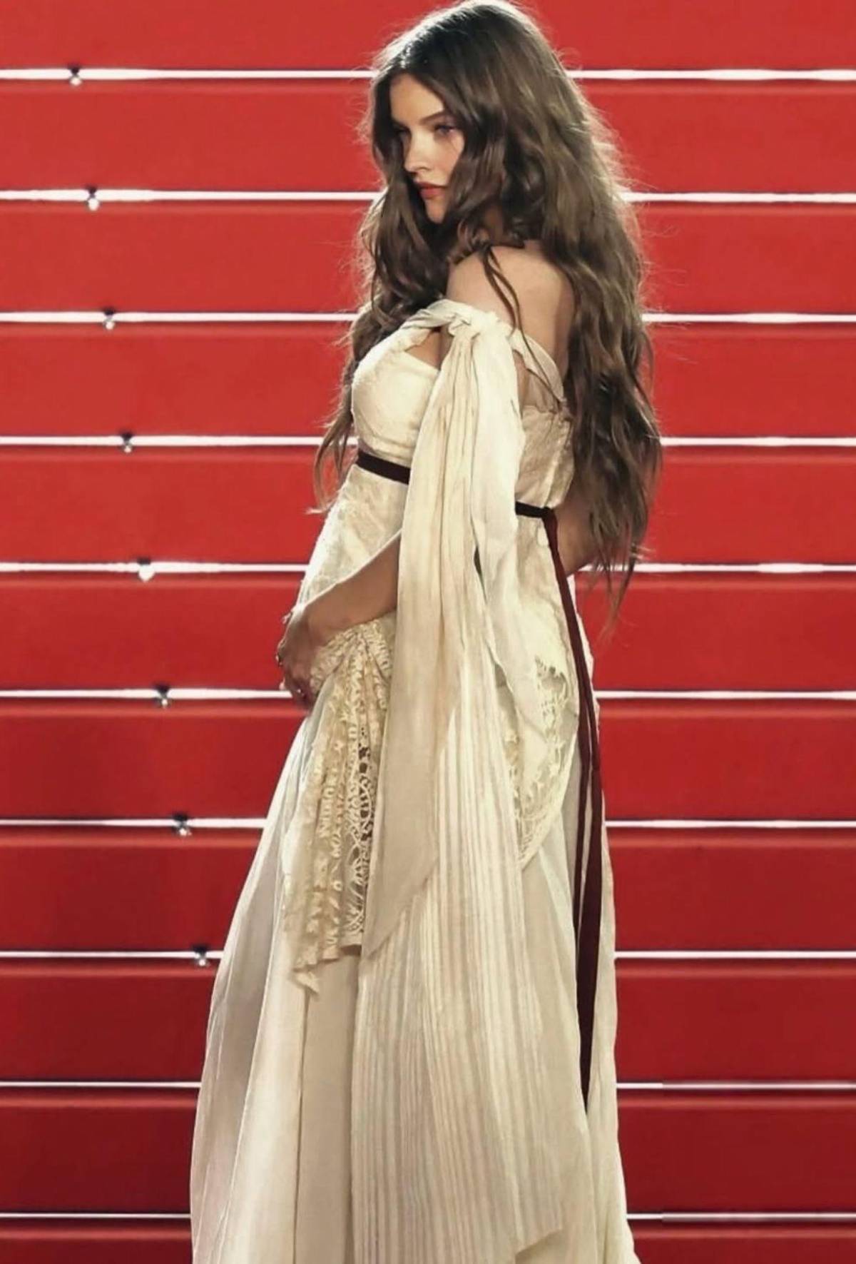 Barbara Palvin en Cannes 2026: cada look, una declaración de maternidad y estilo