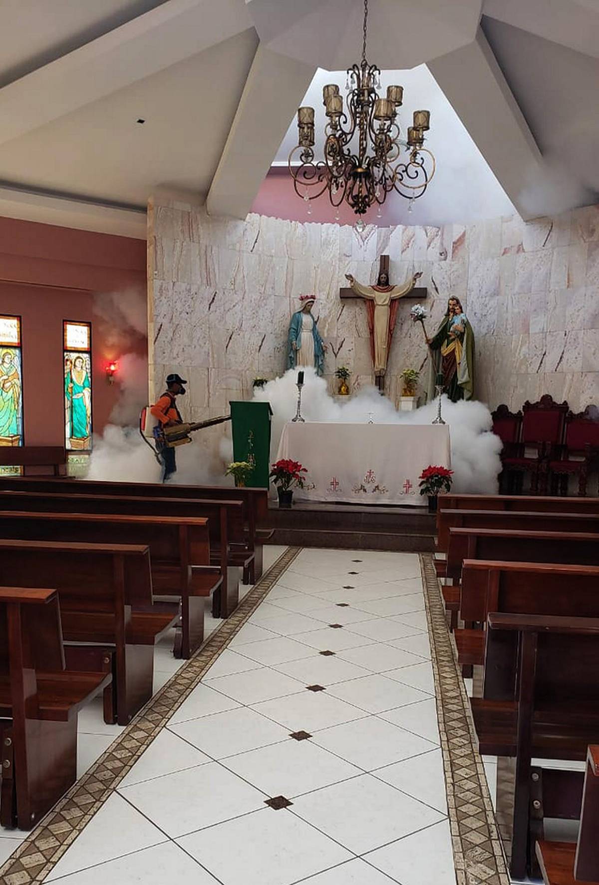 Fumigan la Basílica de Suyapa y alrededores previo a la Alborada