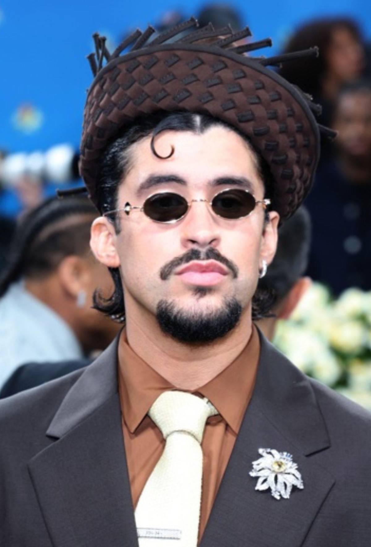 Así lució Bad Bunny en la Met Gala 2025: su sombrero y guantes se robaron el show