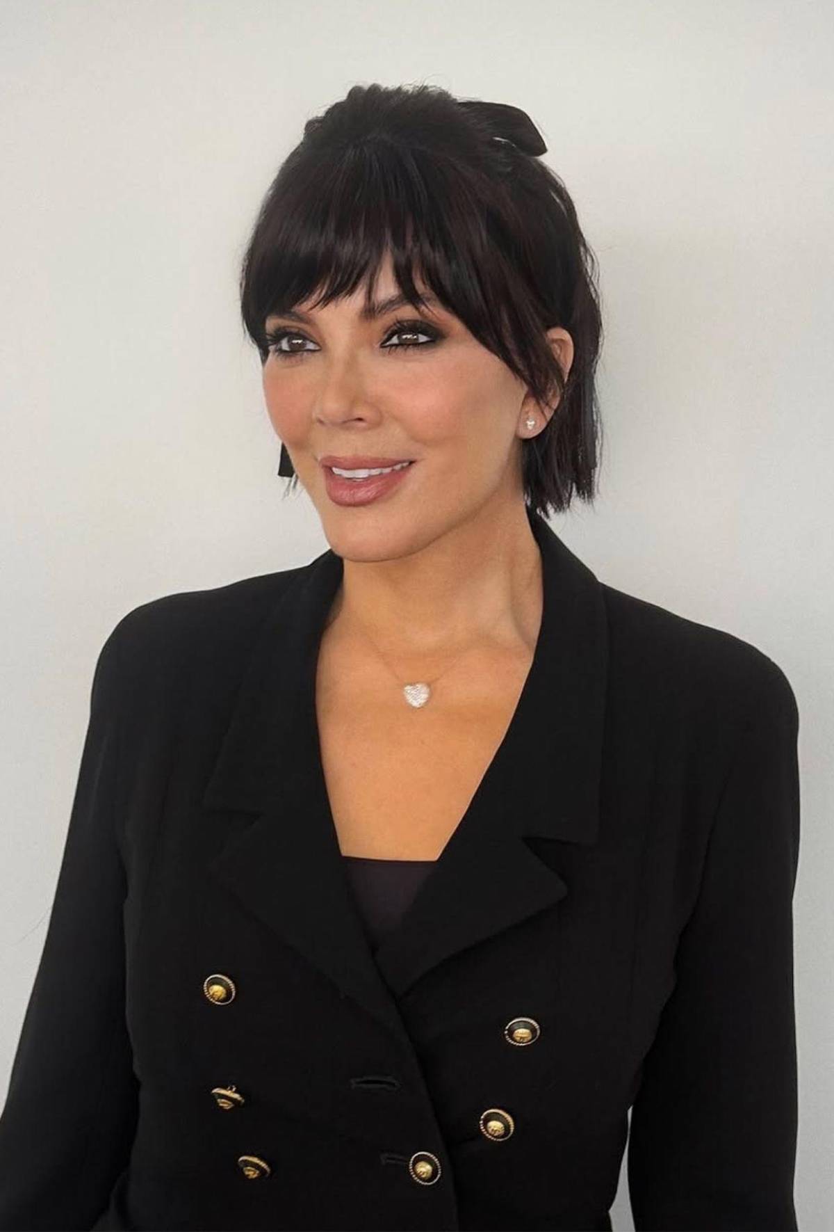 Kim Kardashian reacciona al rejuvenecido look de Kris Jenner