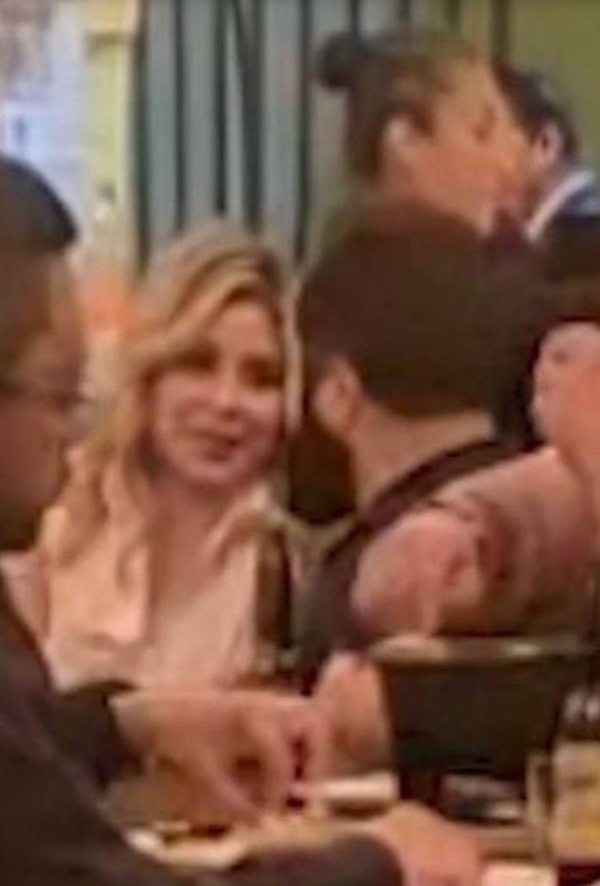 Luis Redondo, captado en restaurante en México con su pareja durante viaje de diputados