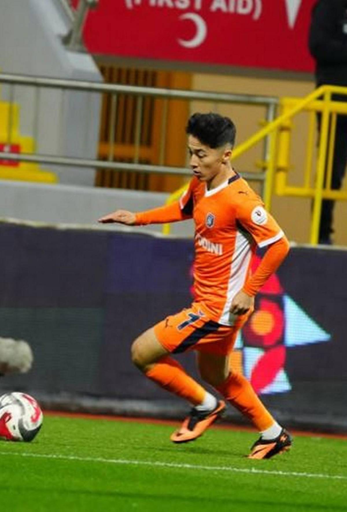 Abbosbek Fayzullaev, el jugador de Uzbekistán que comparan con Shin Fujiyama