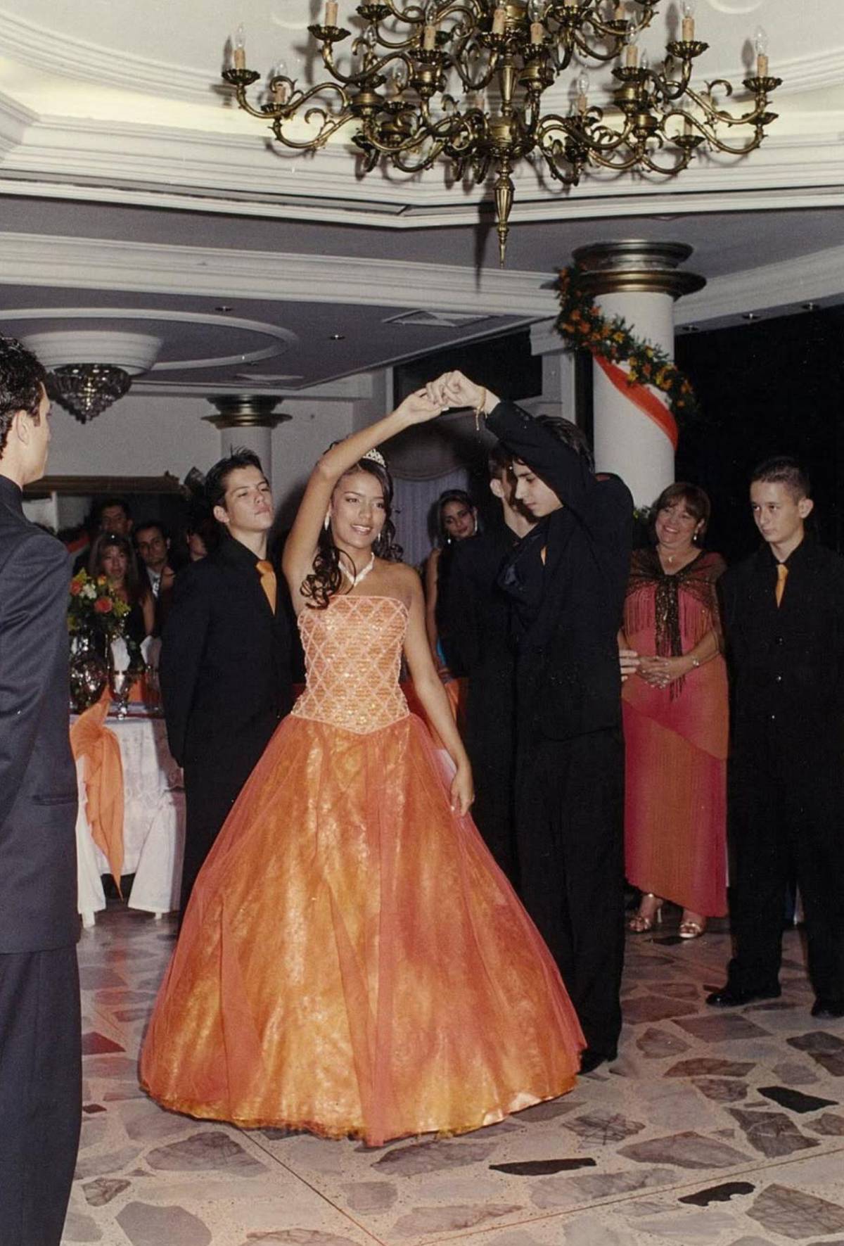 ¡Nunca antes vistas! Karol G revela fotos de sus 15 años en Medellín