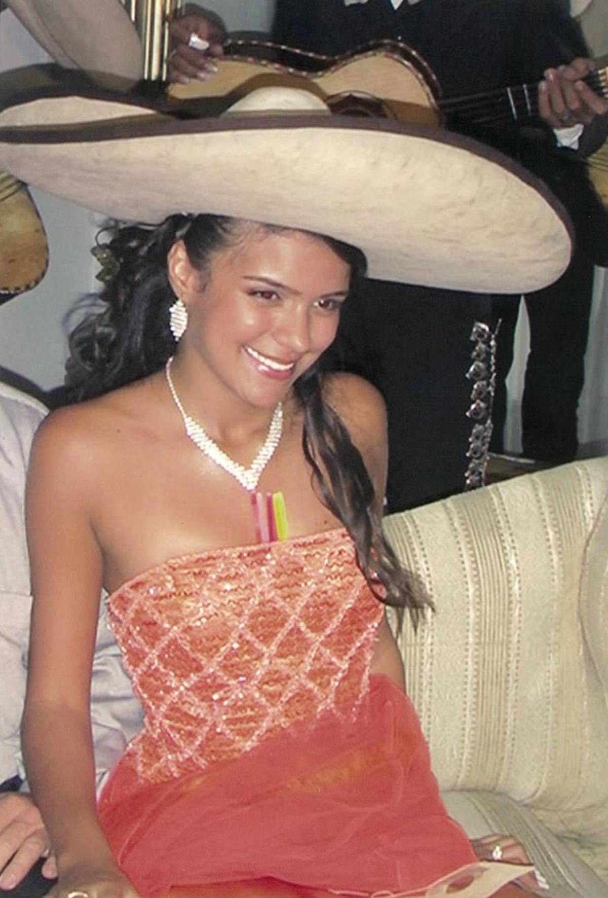 ¡Nunca antes vistas! Karol G revela fotos de sus 15 años en Medellín