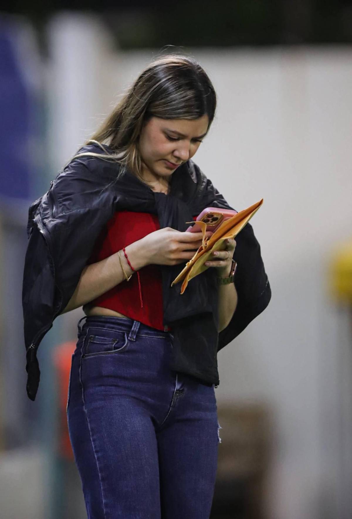 ¡Un espectáculo! Las bellas chicas que engalanan el clásico entre Real España y Motagua