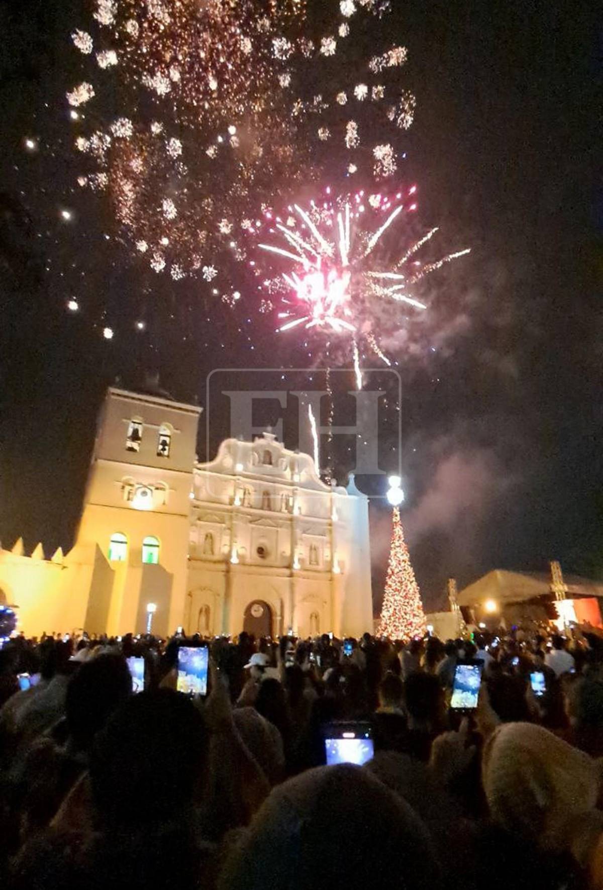 Comayagua recibe 2026 con luces frente a su icónica catedral
