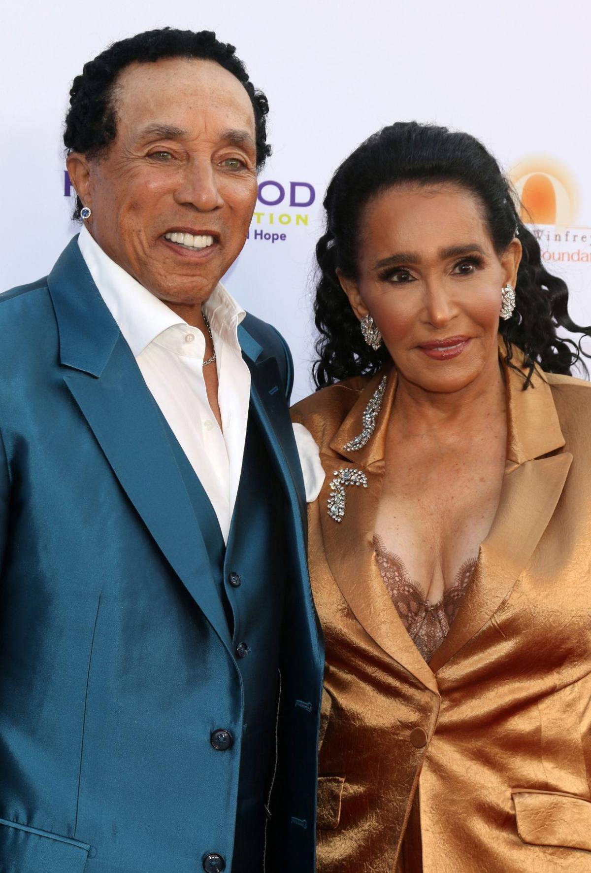 Exempleadas acusan a Smokey Robinson por abuso y detención ilegal Exempleadas acusan a Smokey Robinson por abuso y detención ilegal
