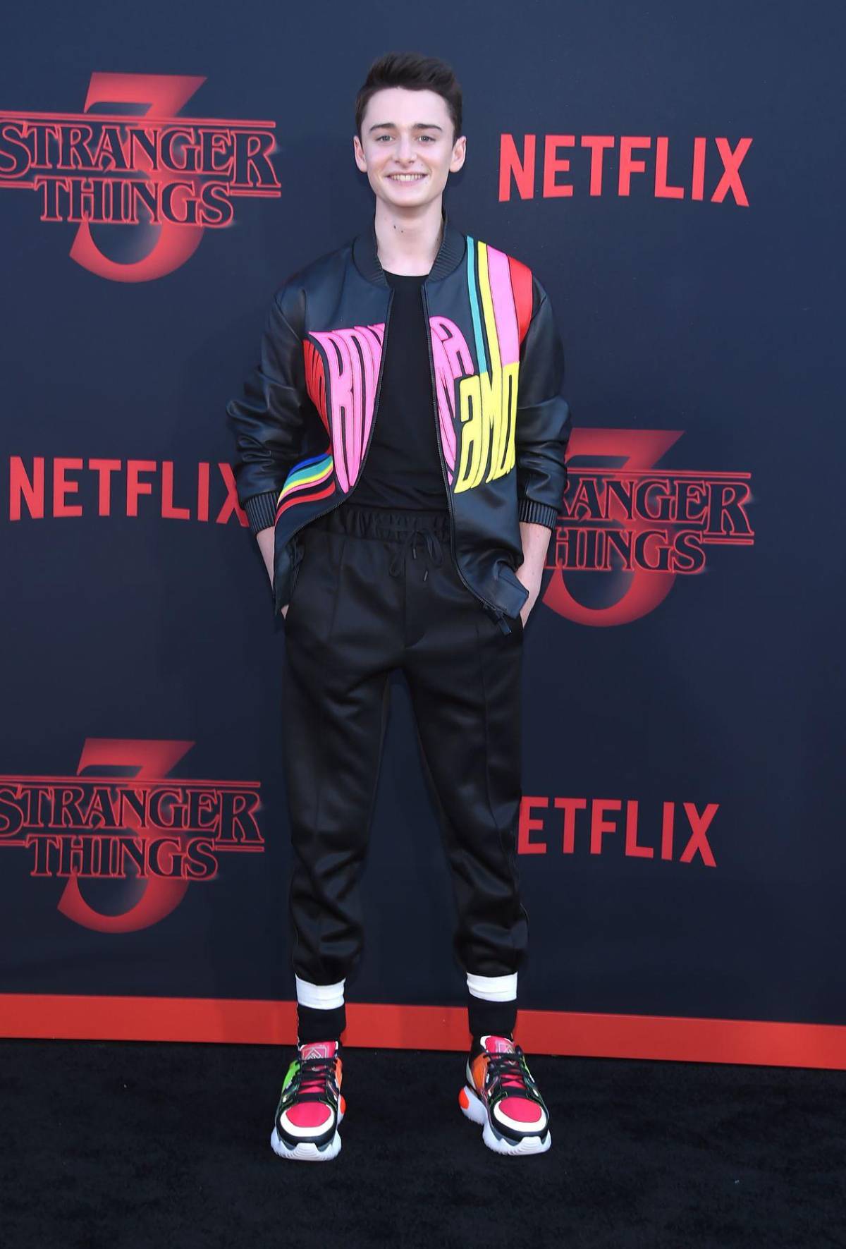Actor de Stranger Things, Noah Schnapp, publica tierna foto con su... ¿novio?
