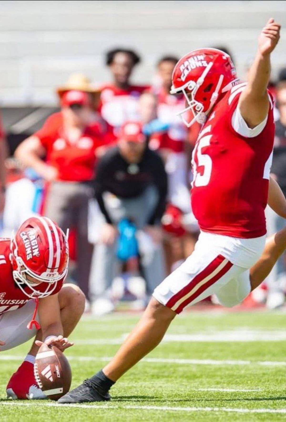 Kenny Almendares, el hondureño que firmó con los 49ers de la NFL