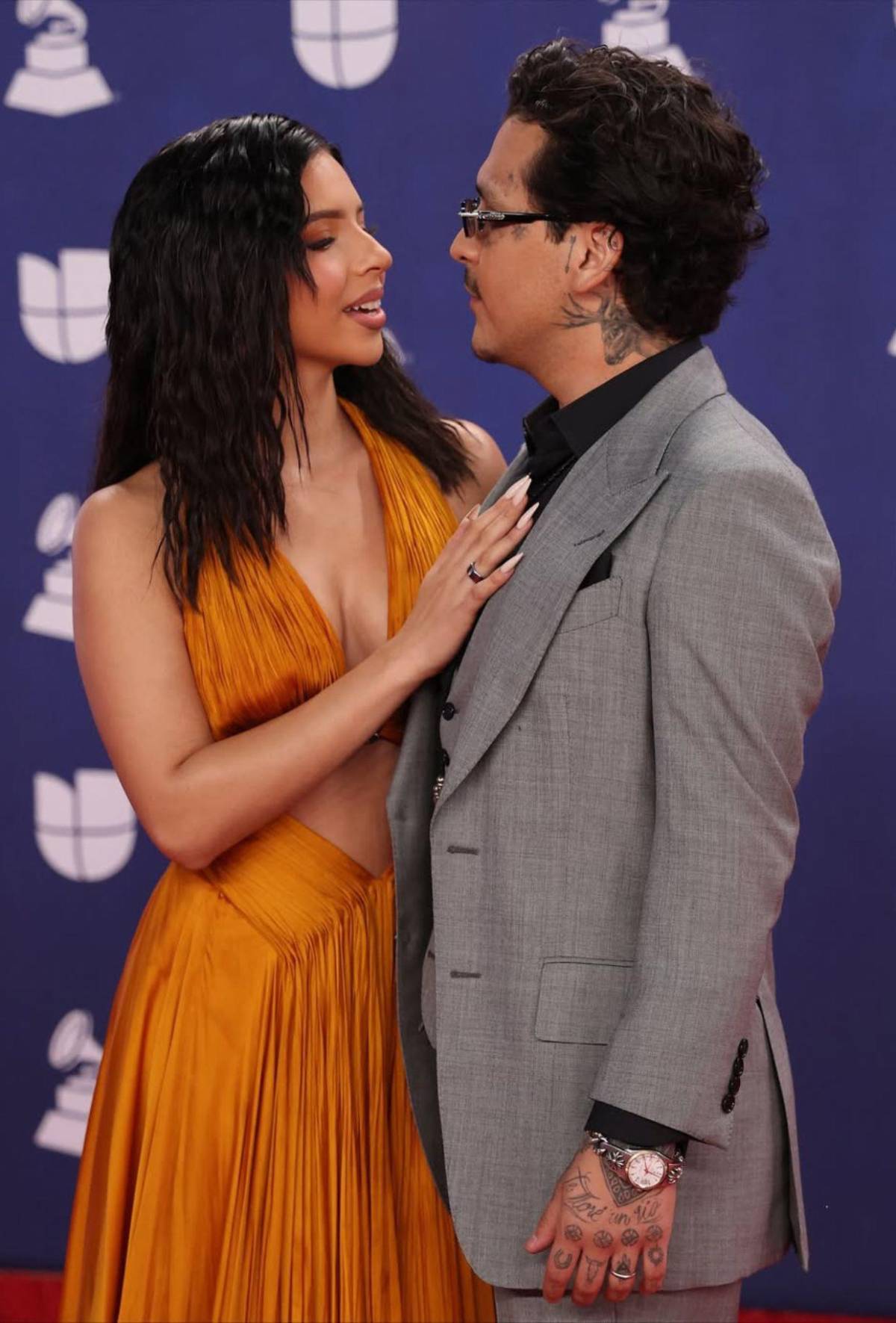 ¡Segunda aparición! Ángela Aguilar y Nodal se lucen en la alfombra de los Latin Grammy