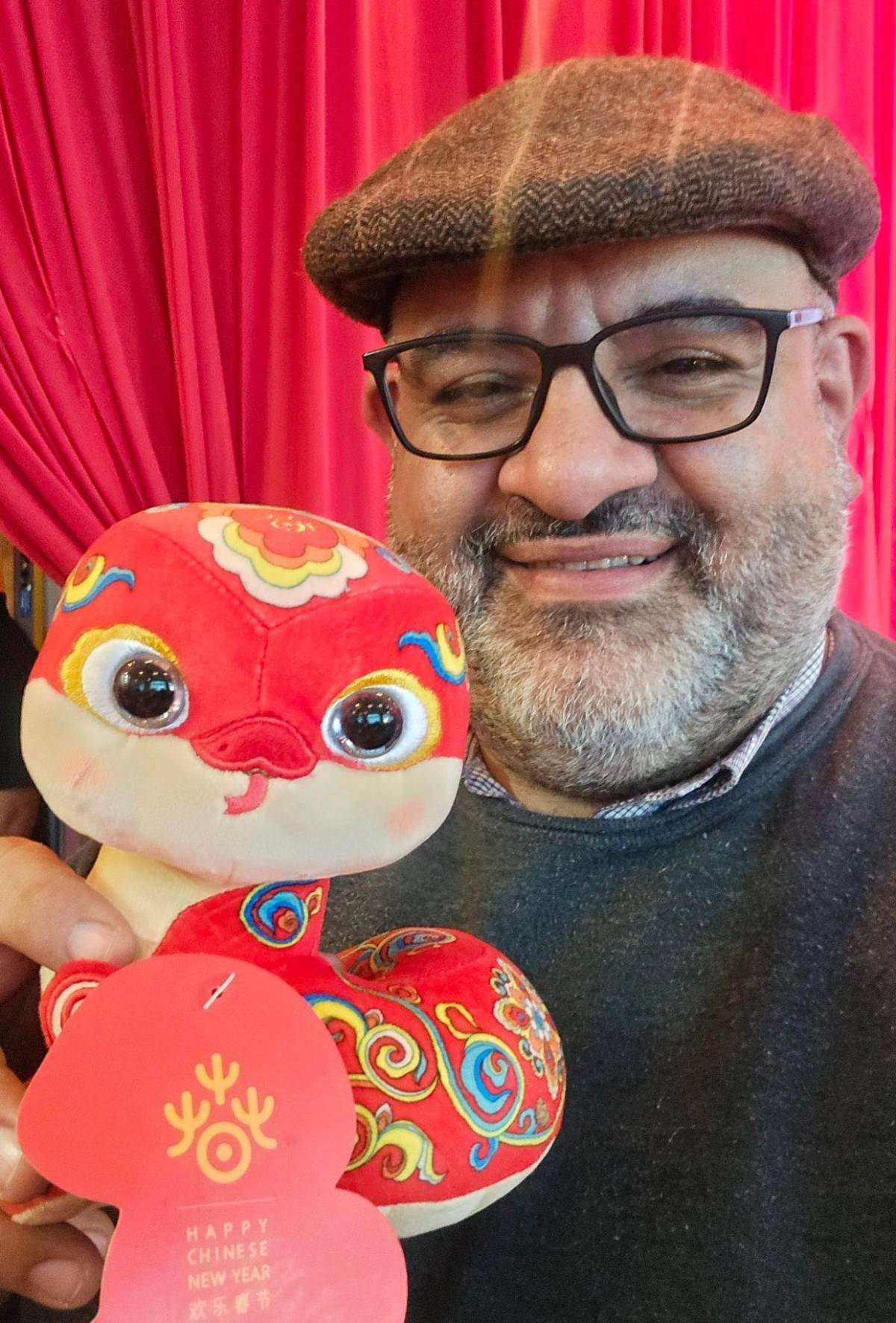 ¿Tiene dos cargos? El salario y las funciones de Gilberto Ríos, El Grillo, en el gobierno