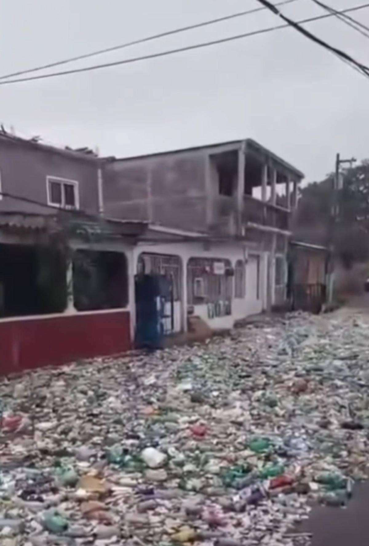 Basura en quebrada El Sapo aumenta riesgo de inundaciones en la 3 de Mayo