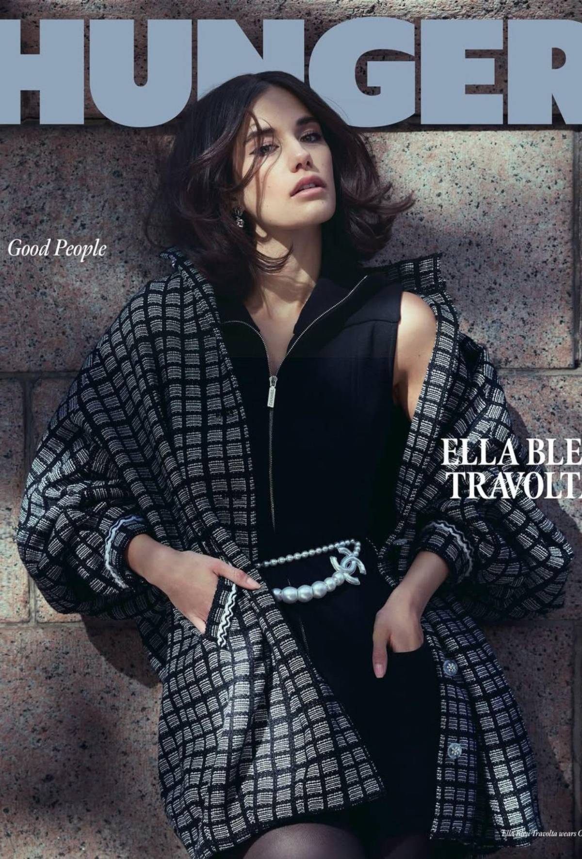 La hija de John Travolta impacta con transformación