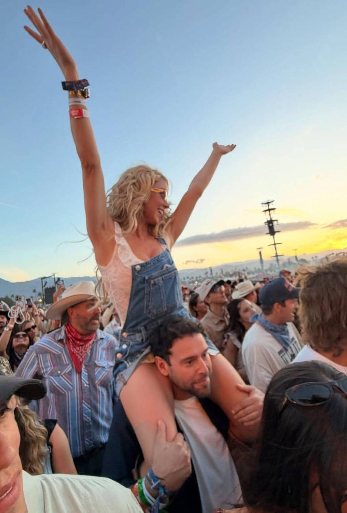 Sydney Sweeney hace oficial su relación con Scooter Braun: las imágenes que lo confirman