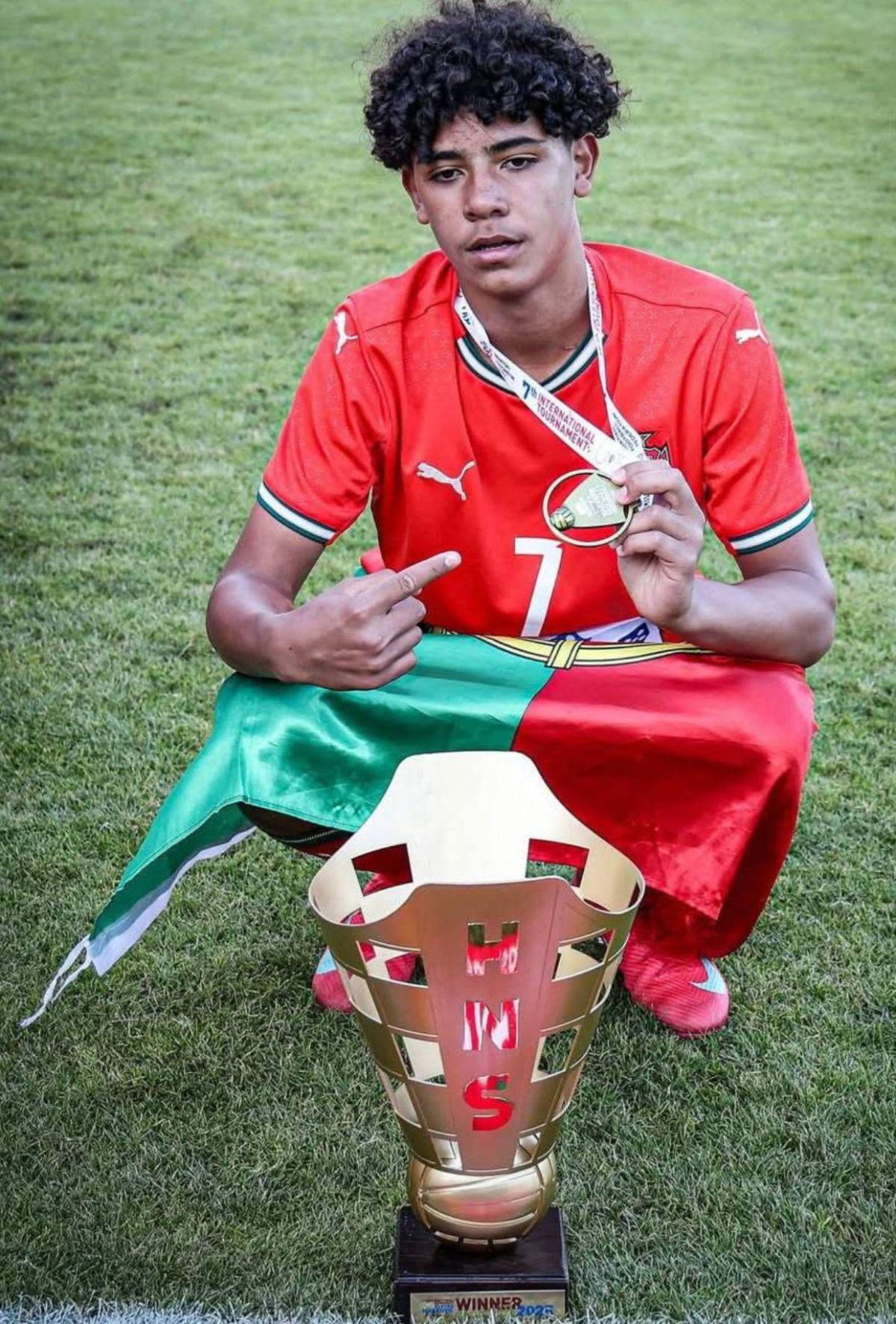 ¿Quién es la madre del hijo mayor de Cristiano Ronaldo y por qué es desconocida?