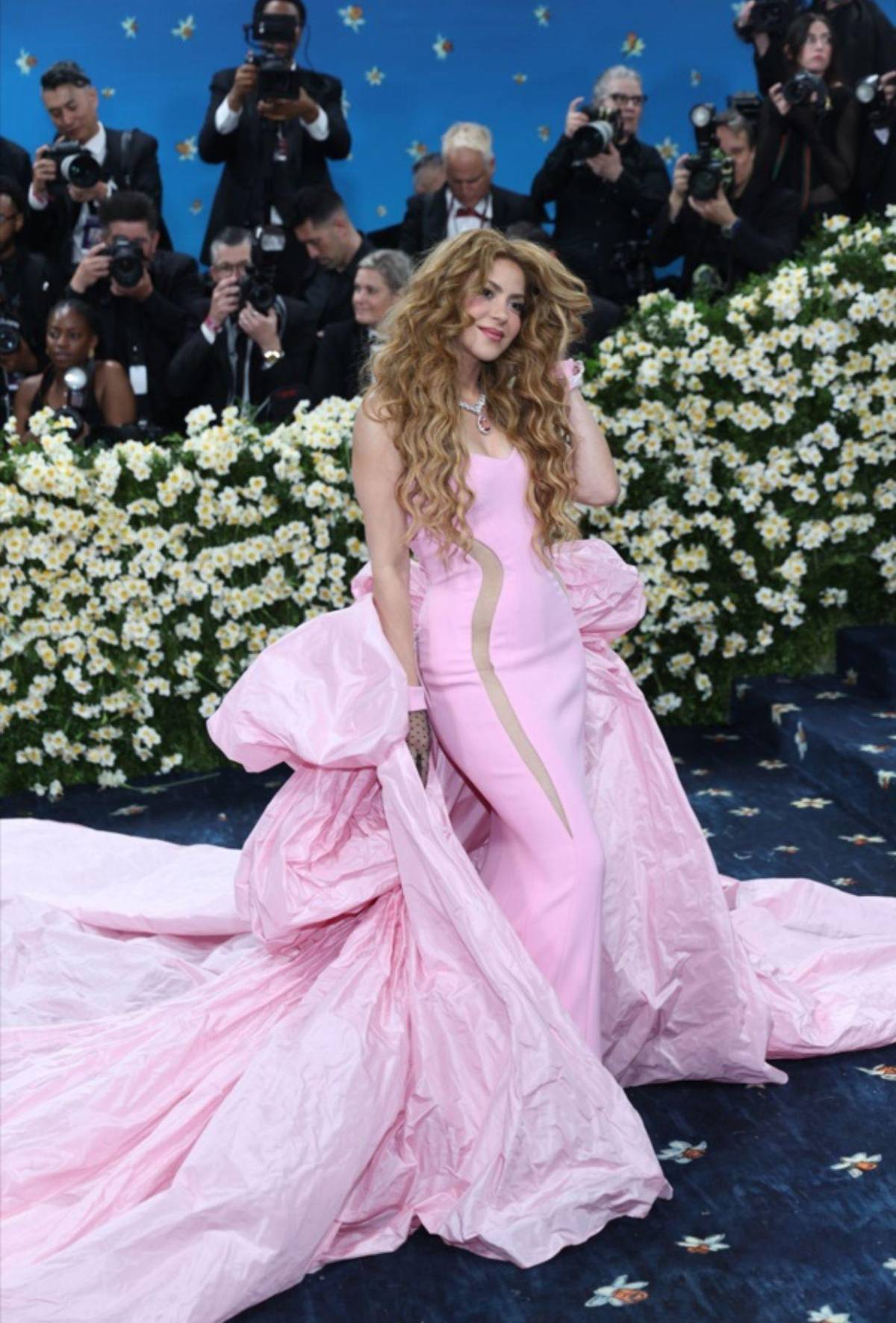 Acusan a Shakira de copiar estilo de otras famosas para asistir a la Met Gala 2025
