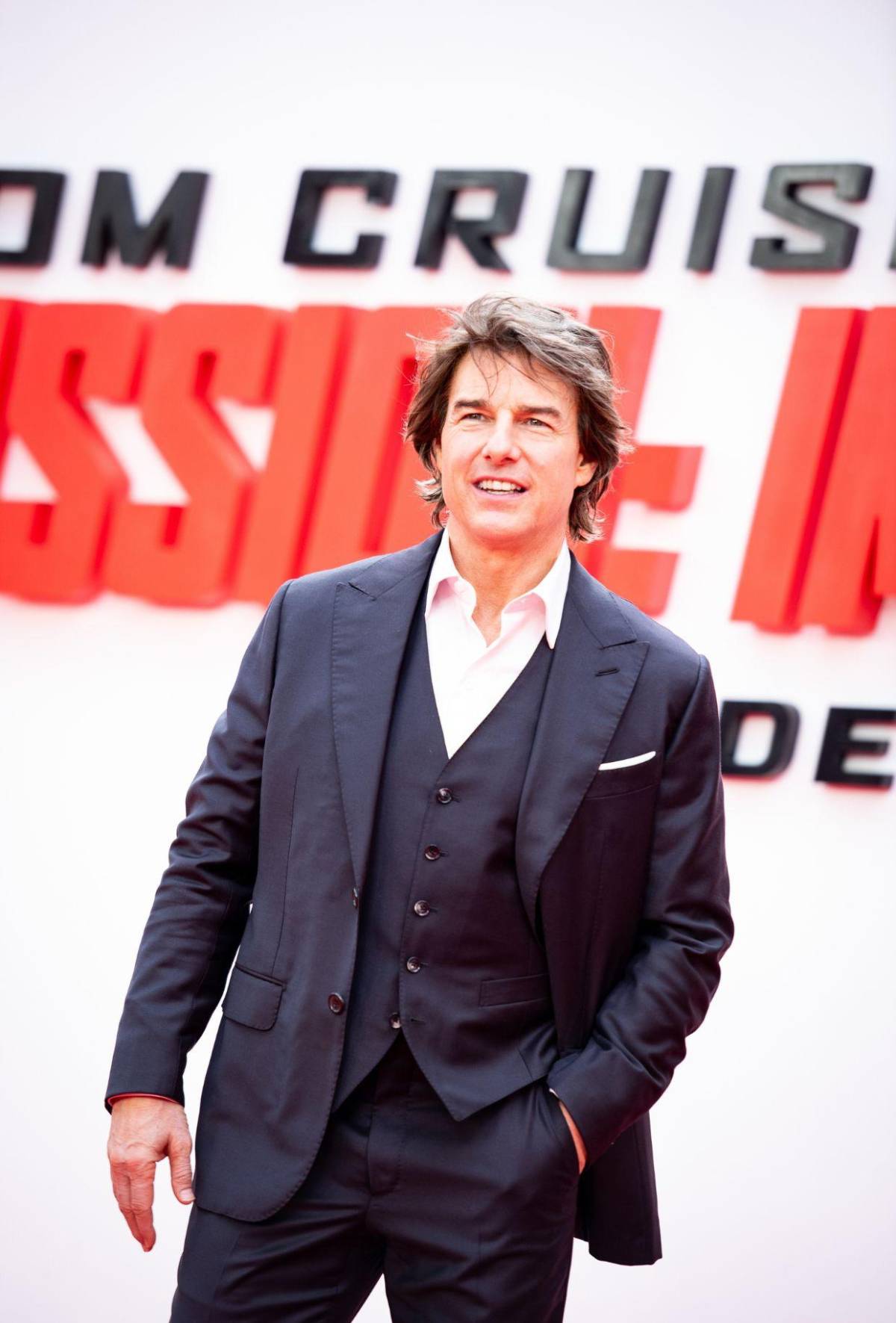 Tom Cruise llega a los 63 años, sin delegar el riesgo ni ceder su lugar en Hollywood