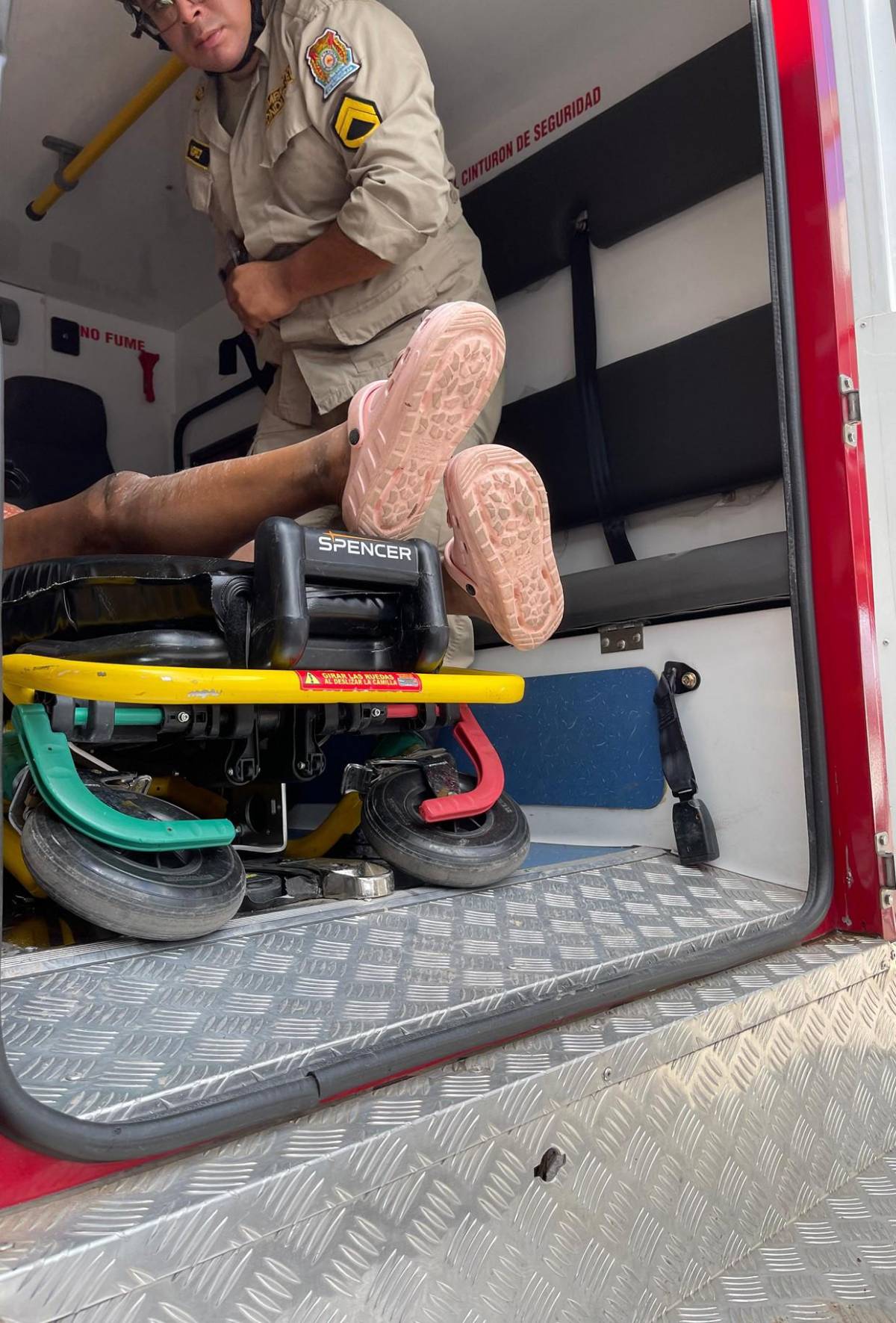 Trasladan al Hospital Escuela a 10 heridos del accidente en Villa Nueva; hay dos niños