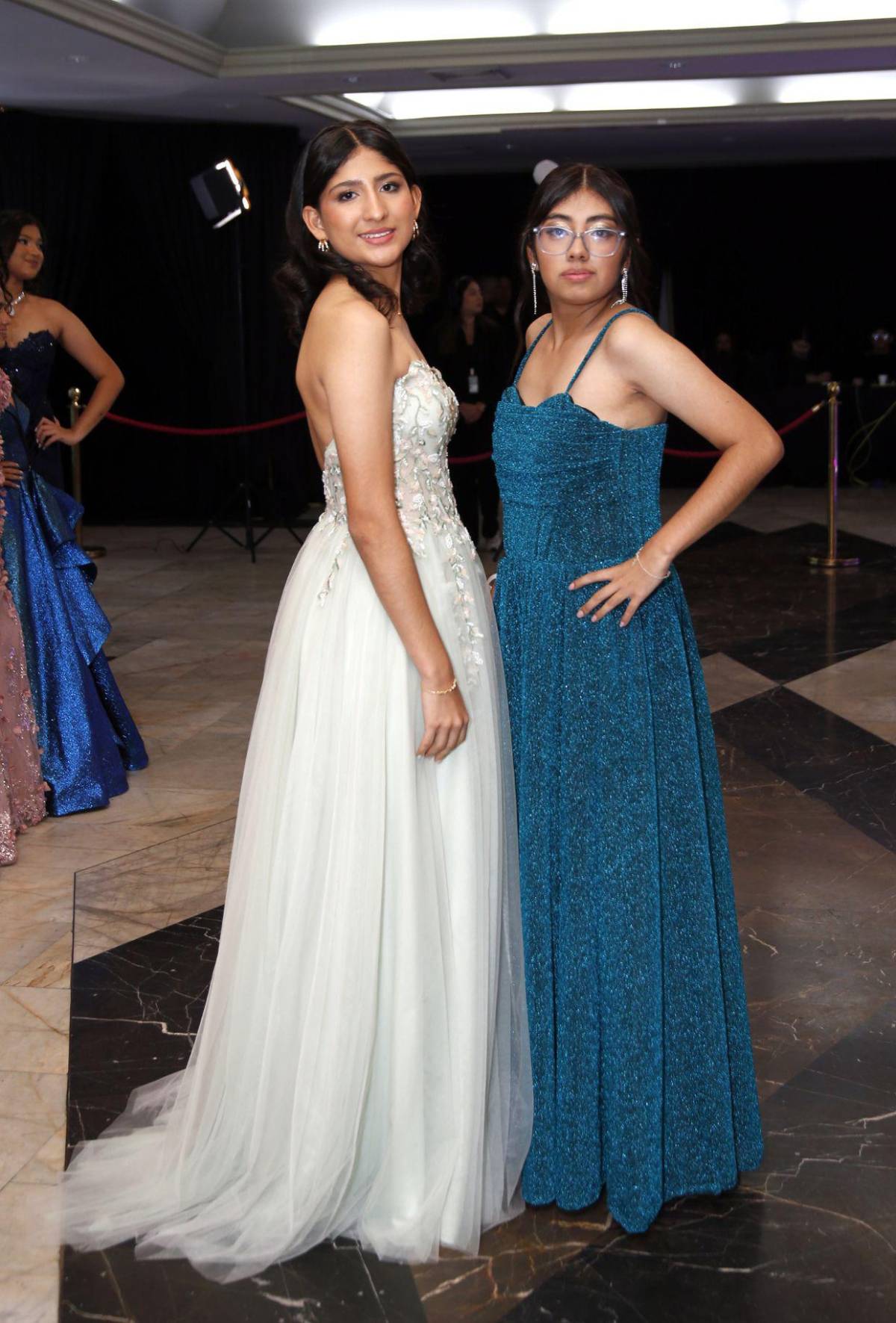 Seniors 2025 de The Mayan School celebran su última noche como compañeros