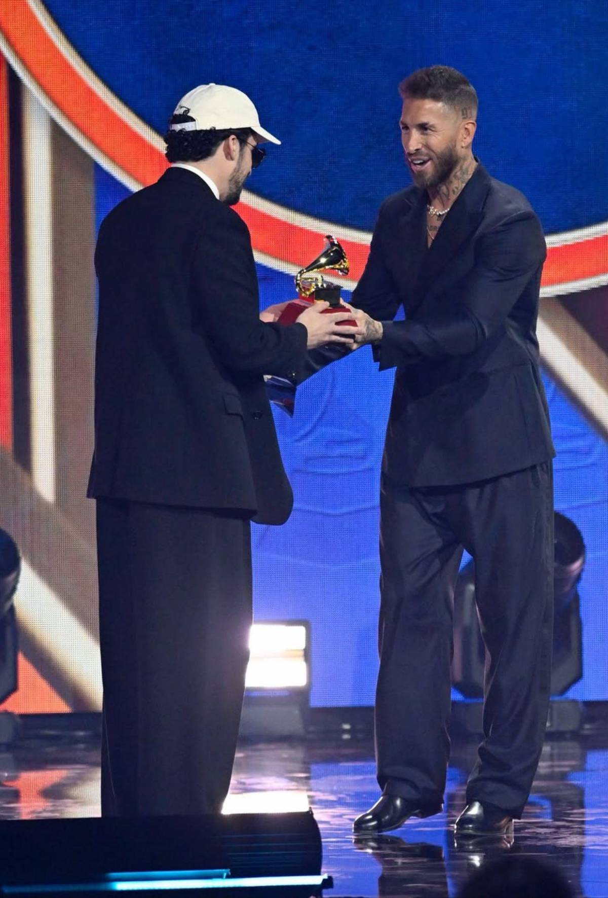 Bad Bunny en los Latin Grammy: De su abrazo con Sergio Ramos a ganar el Álbum del año