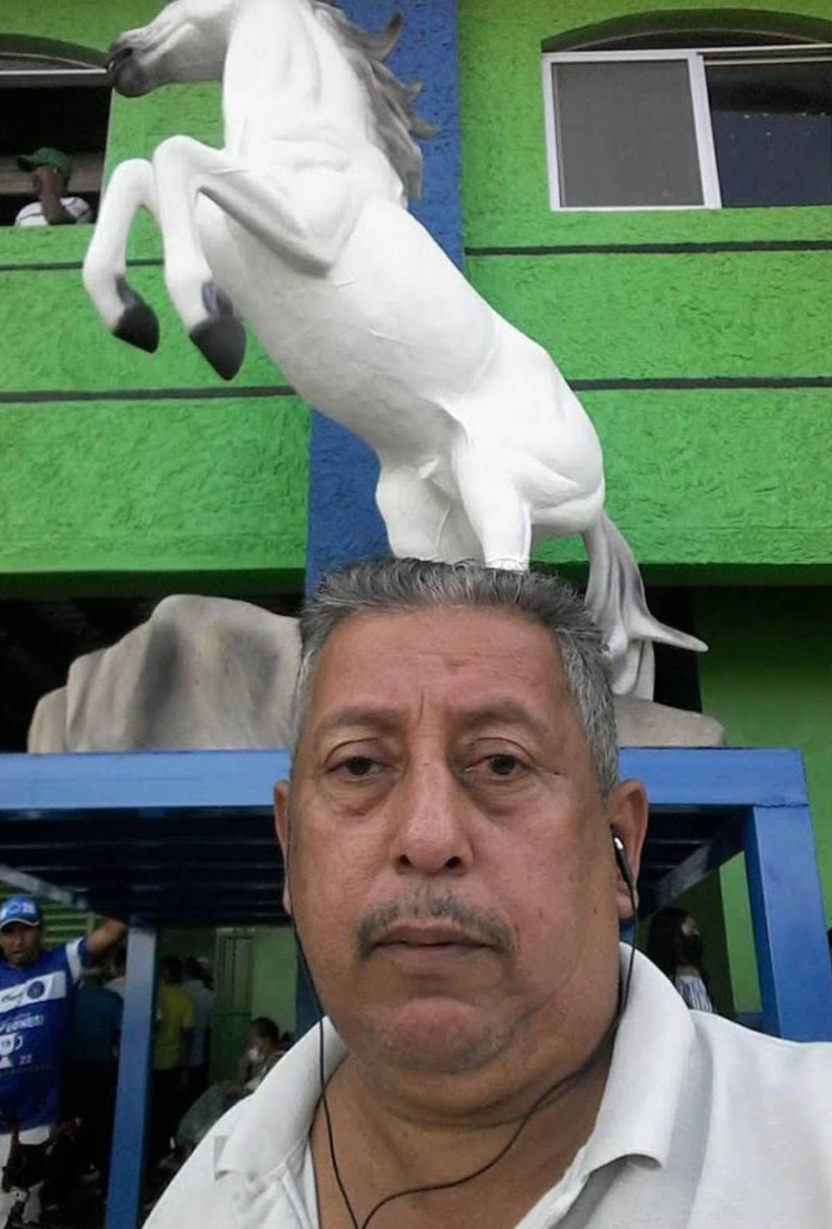 Legendario cronista deportivo ahora pide en las calles de La Ceiba para sobrevivir: su cruel situación