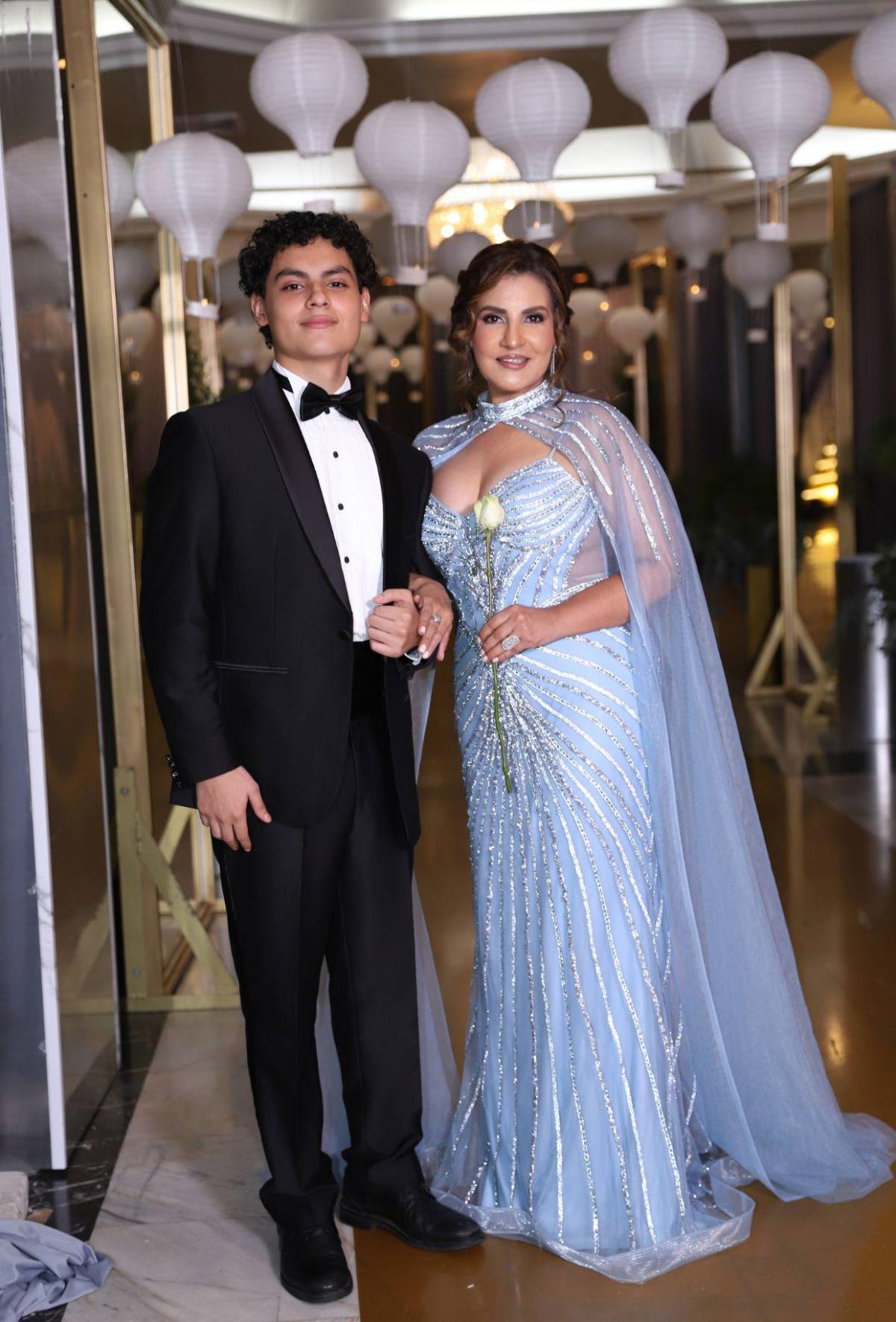 Entre júbilo y tendencias seniors de Academia Los Pinares festejan su prom 2026