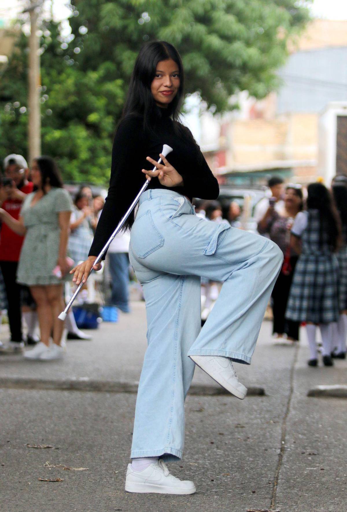 Con carisma y energía, palillonas del Instituto Beraca roban miradas previo al 15 de septiembre