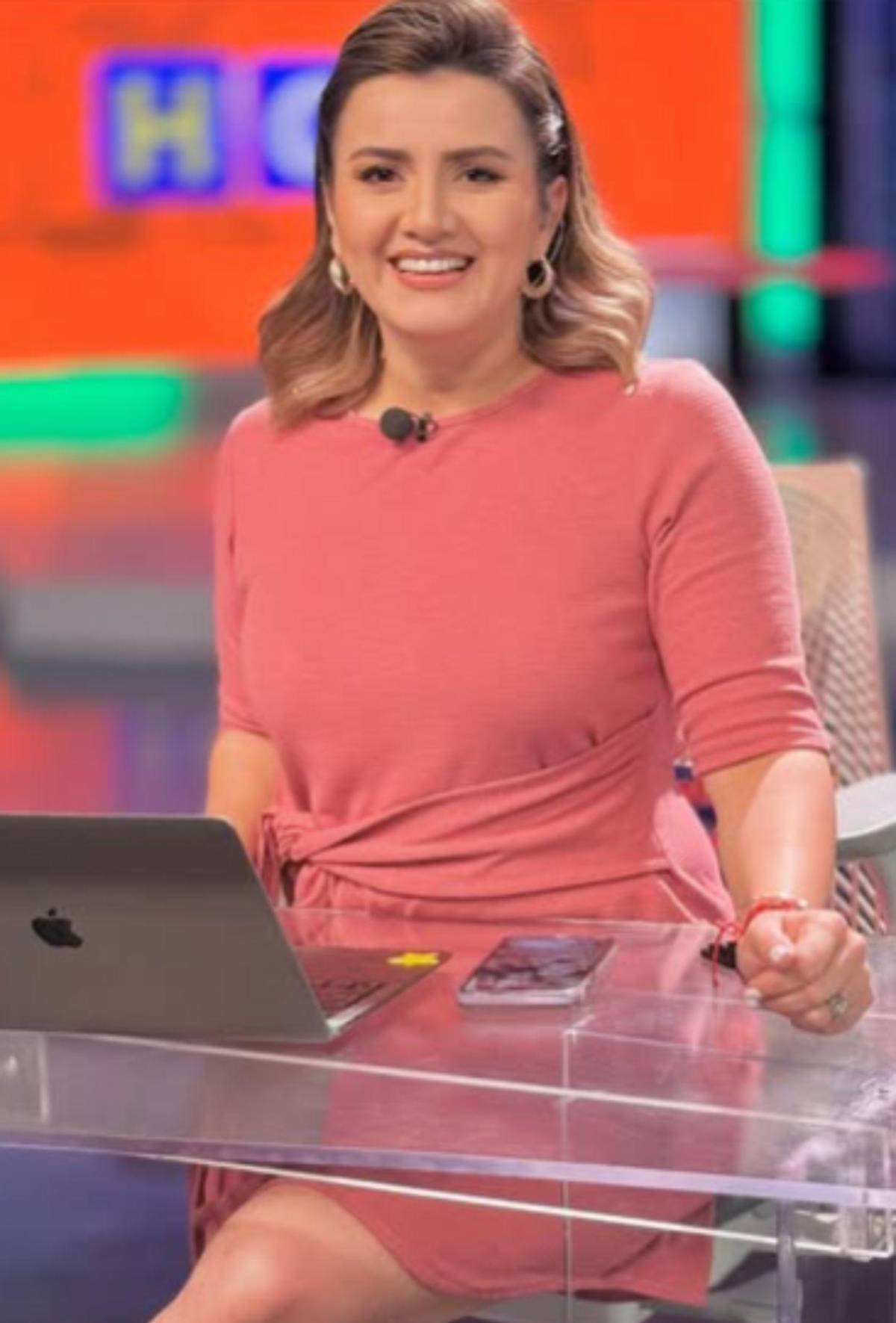 Cesia Mejía responde a quienes la vinculan sentimentalmente con su compañero de trabajo Cesia Mejía responde a quienes la vinculan sentimentalmente con su compañero de trabajo