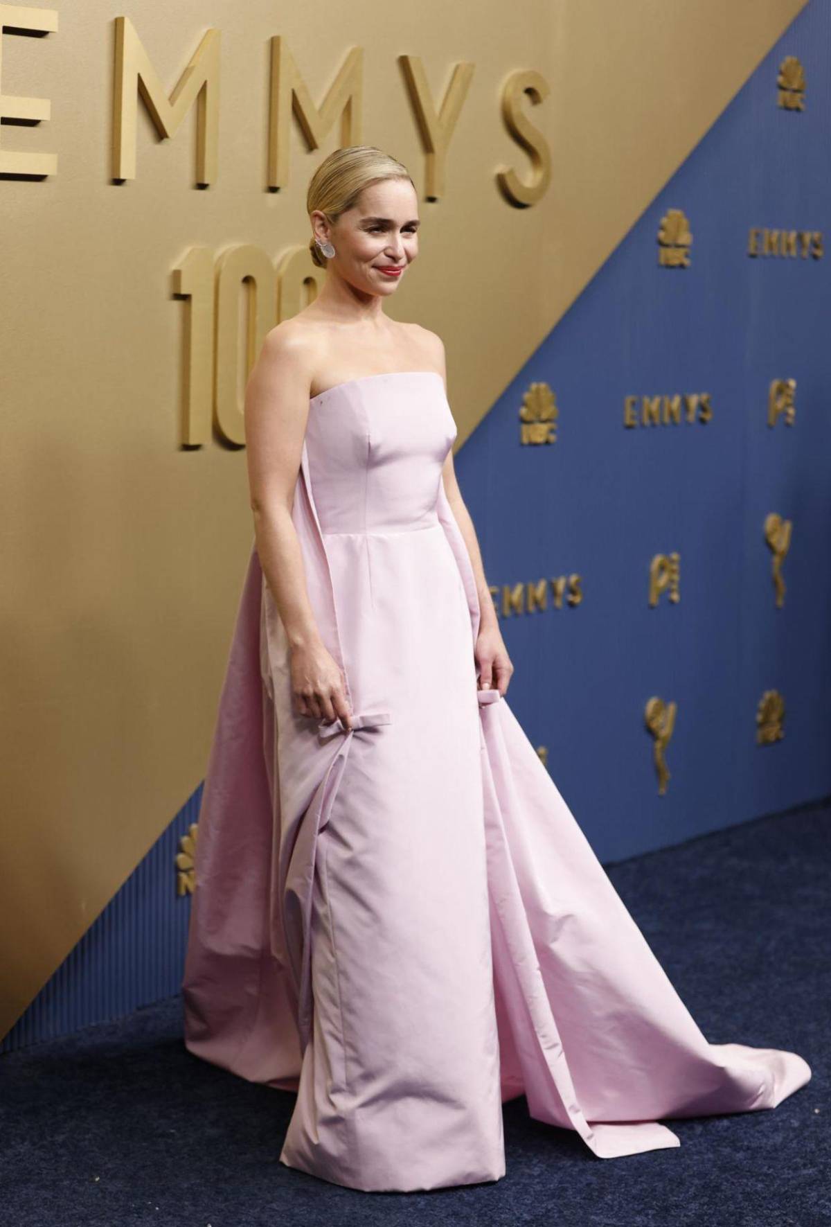 Alfombra roja de los Emmy 2026: los mejores looks de las estrellas