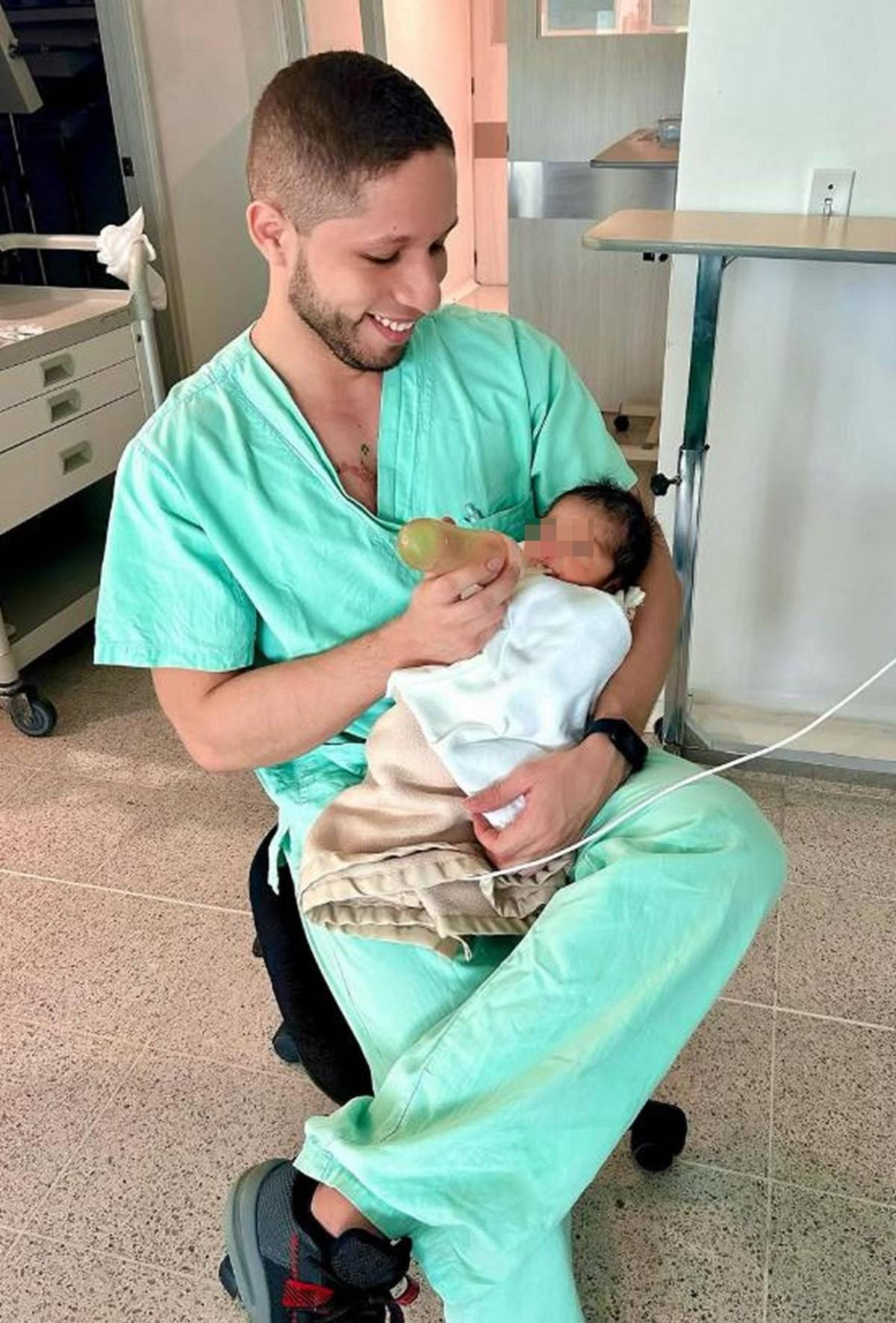 Los bebés no podían huir: Pediatra que rescató a recién nacidos en pleno terremoto en Colombia