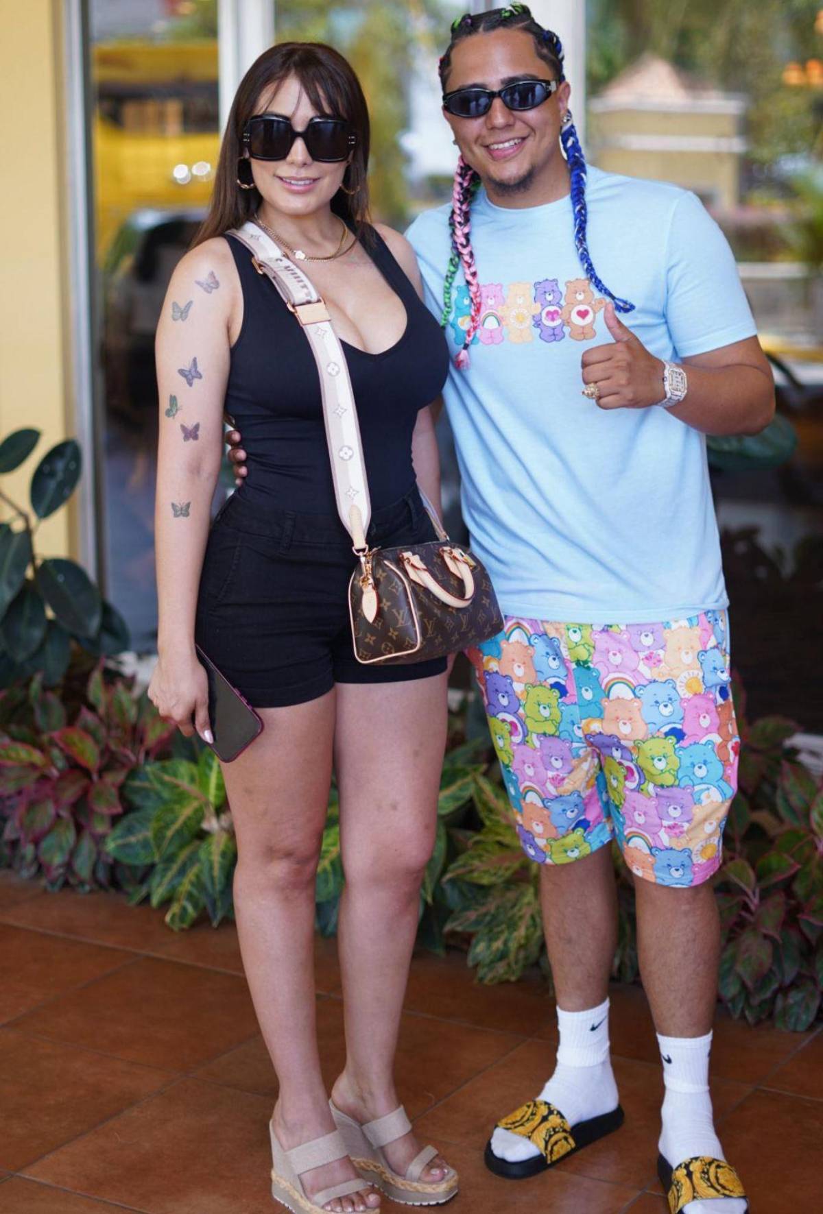 ¡Despampanante! Elsa Oseguera llega a SPS para apoyar a Davis Flow en partido de tiktokers