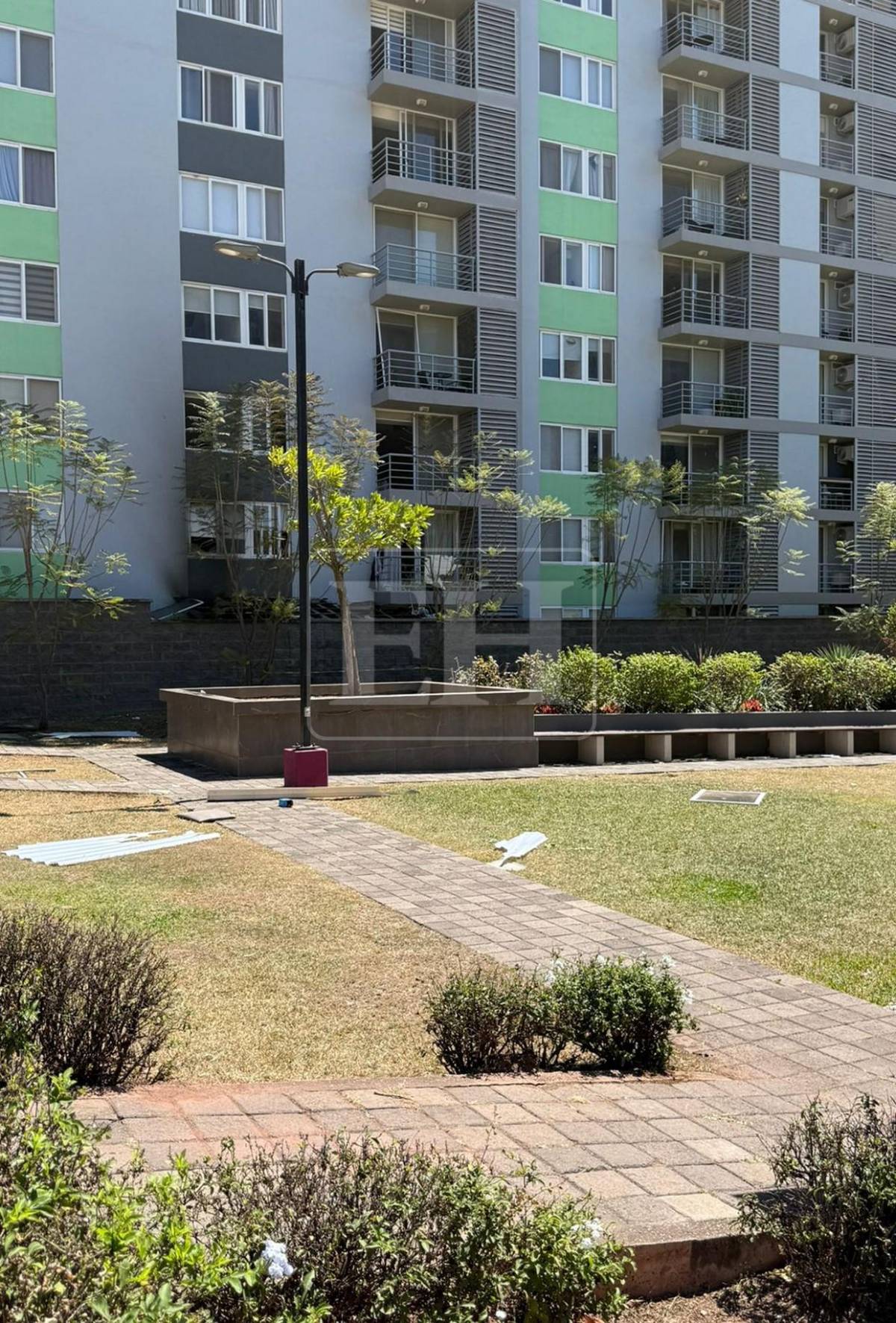 Los destrozos de la explosión en torre de condominios en la capital