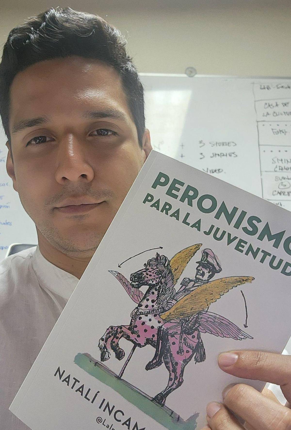 Tiene dos cargos: Carlos Estrada y sus funciones tras renuncia como subsecretario de Prensa