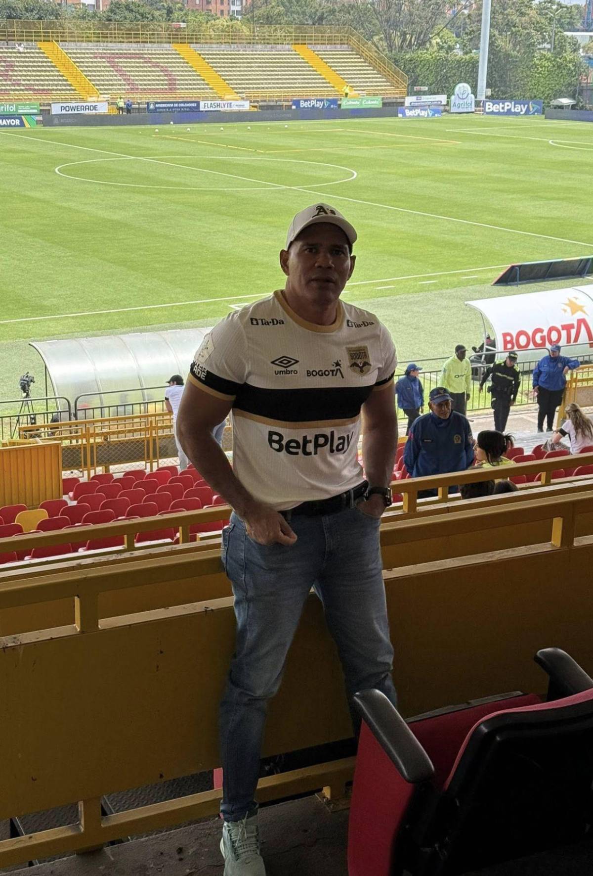 Mario Moncada reaparece fuera de Honduras y sorprende con sus conectes en Inglaterra