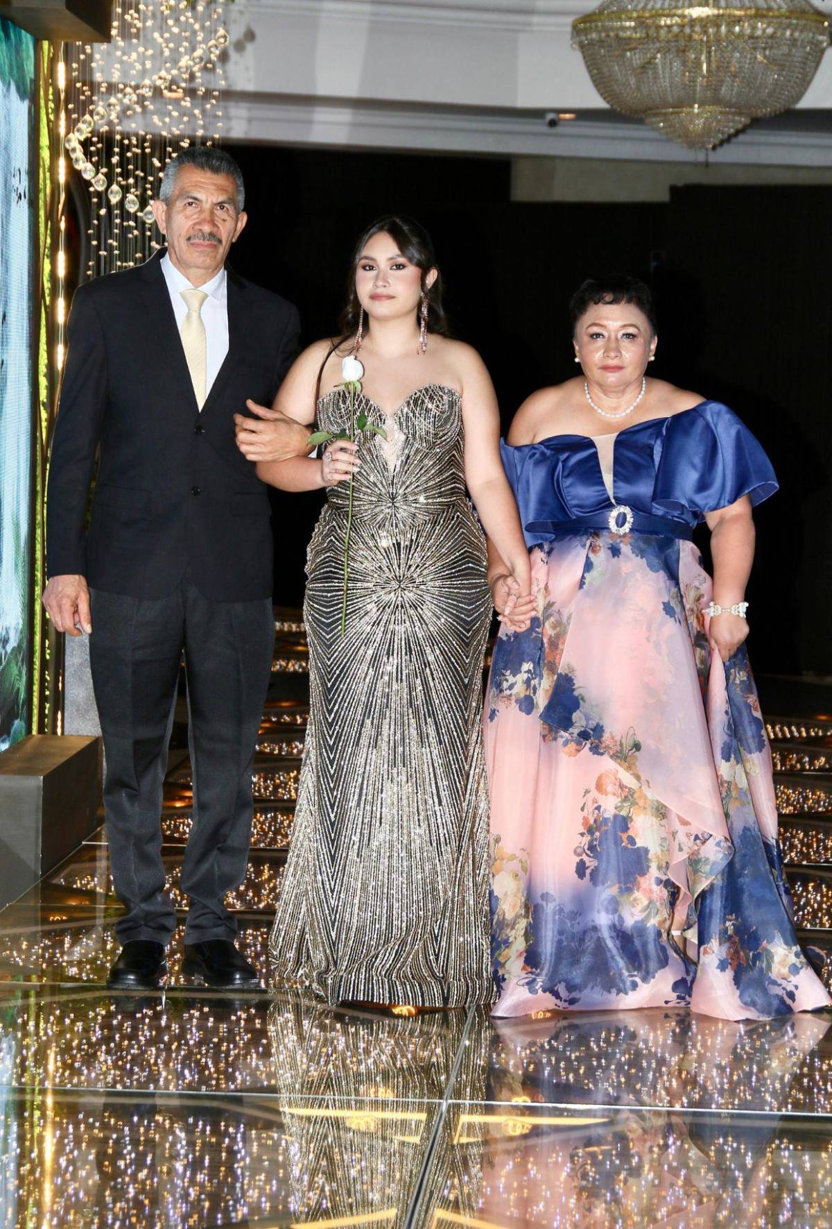 Padres y seniors, juntos en la Prom Night 2026 de Dowal School