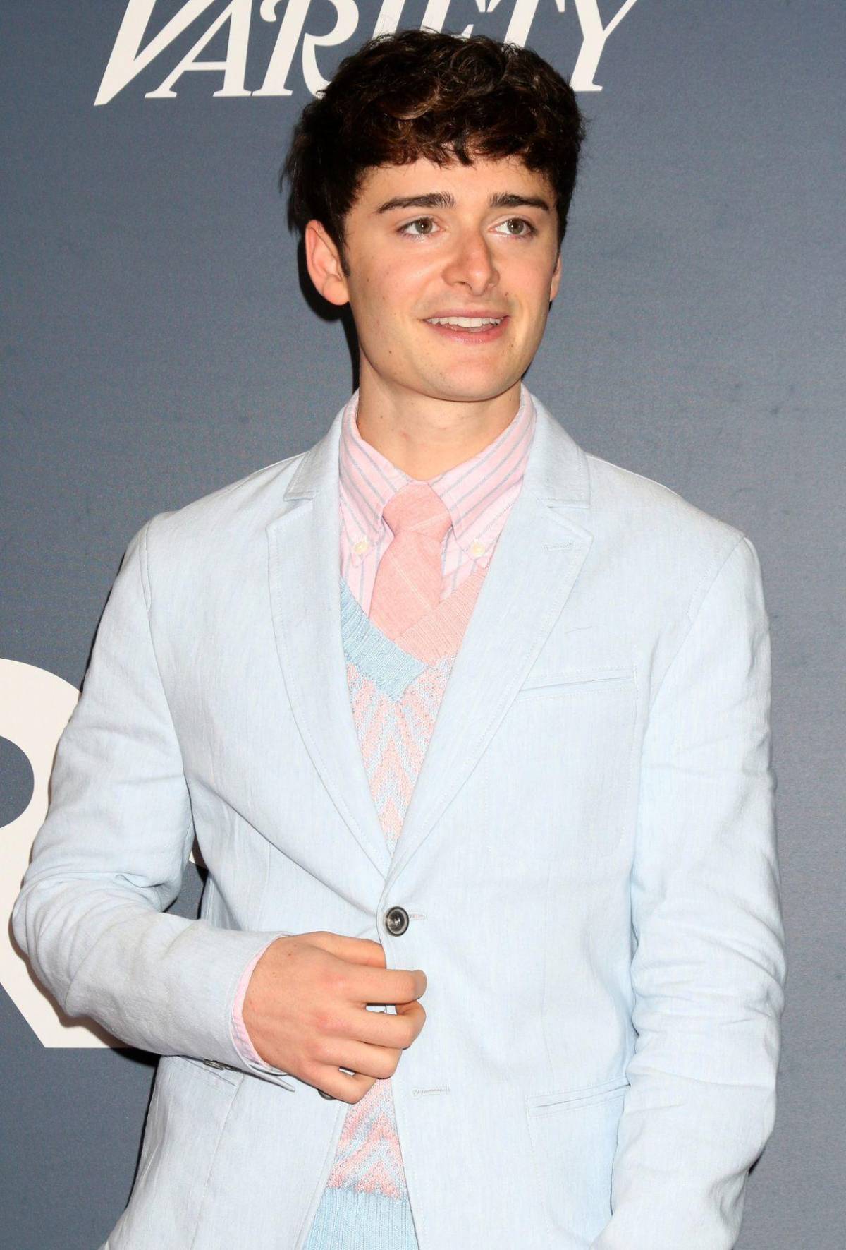 Actor de Stranger Things, Noah Schnapp, publica tierna foto con su... ¿novio?