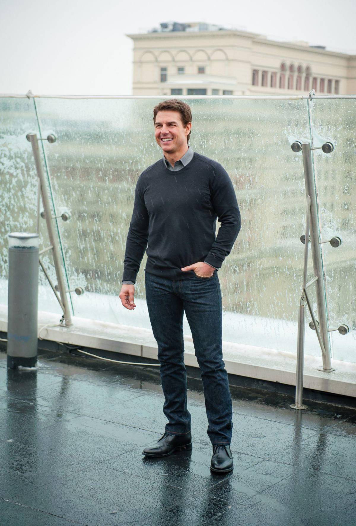 Tom Cruise llega a los 63 años, sin delegar el riesgo ni ceder su lugar en Hollywood