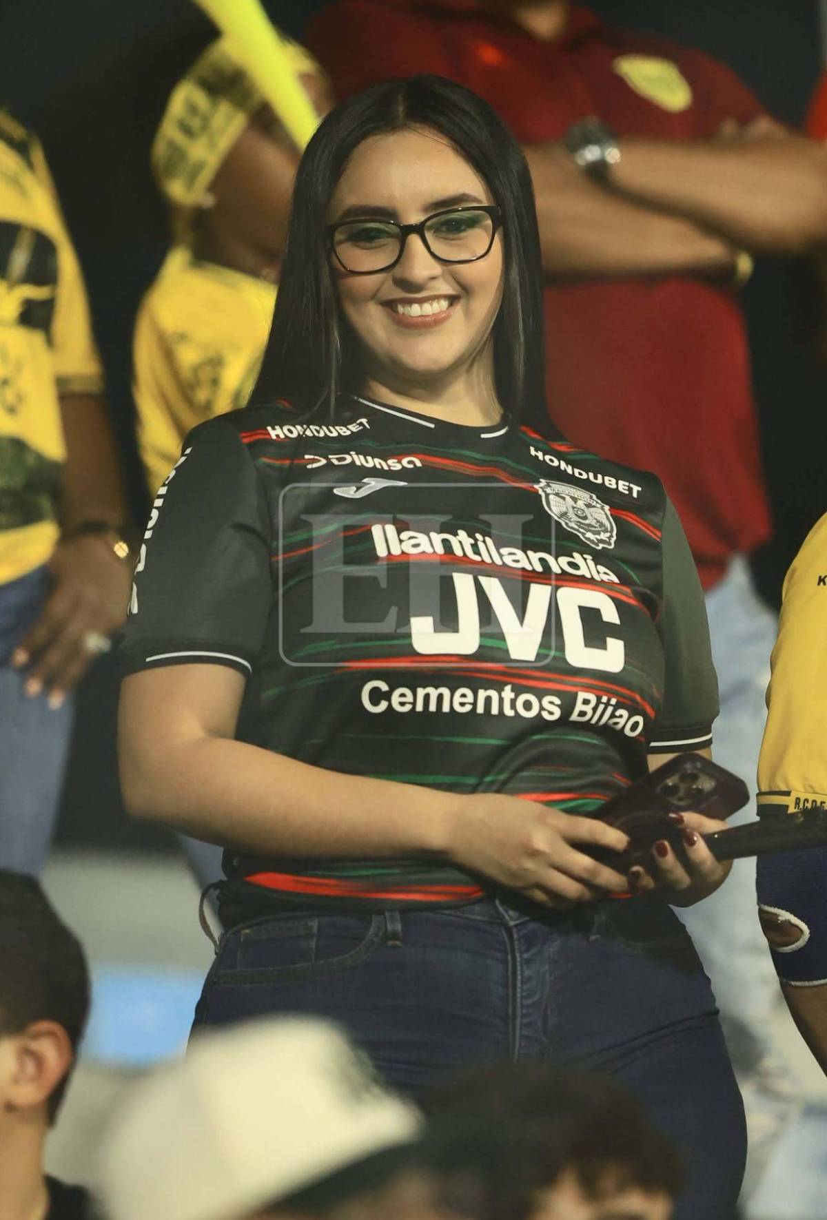 Bellezas que engalanaron el Real España vs Marathón; esposa de jugador robó corazones