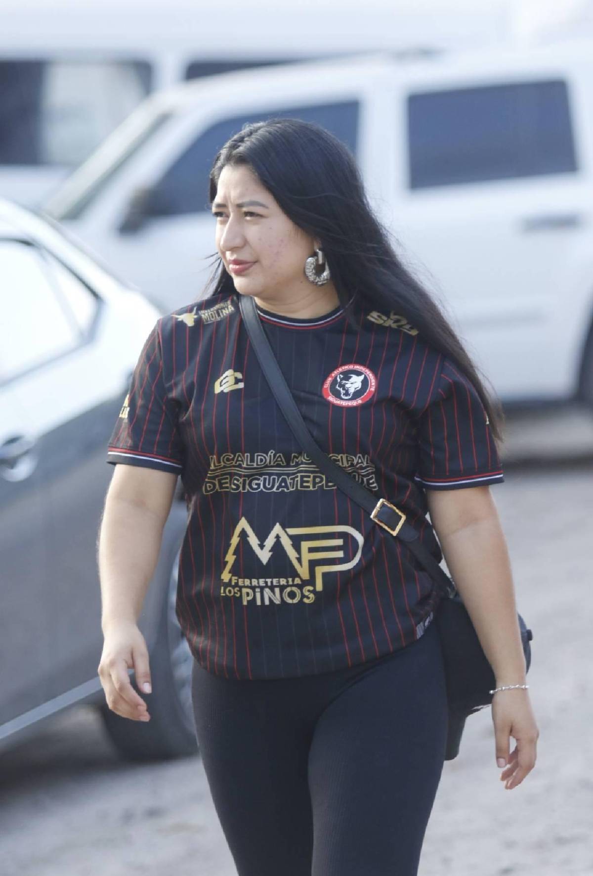 Esposa de jugador sorprendió: Las lindas chicas en la finalísima por ascenso a Liga Nacional