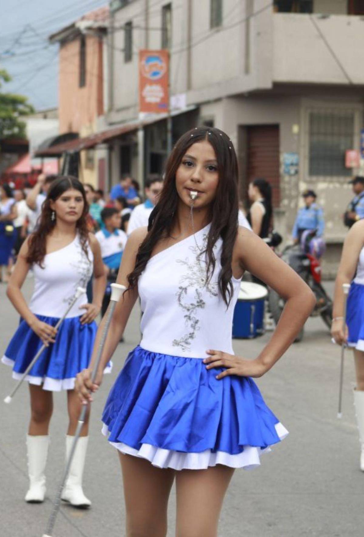 Las bellas palillonas y pomponeras que amenizaron los desfiles de educación básica 2025