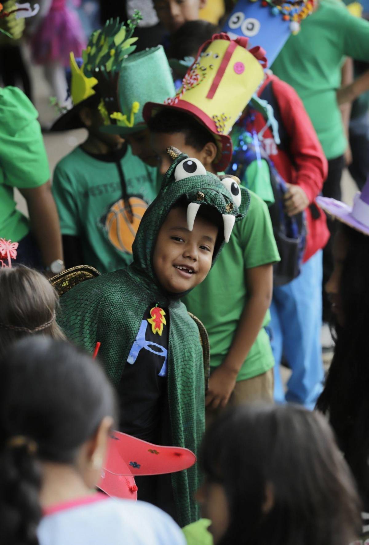 Disfraces, contacto con la tierra y juegos marcan tercera semana de Escuelas Amigables