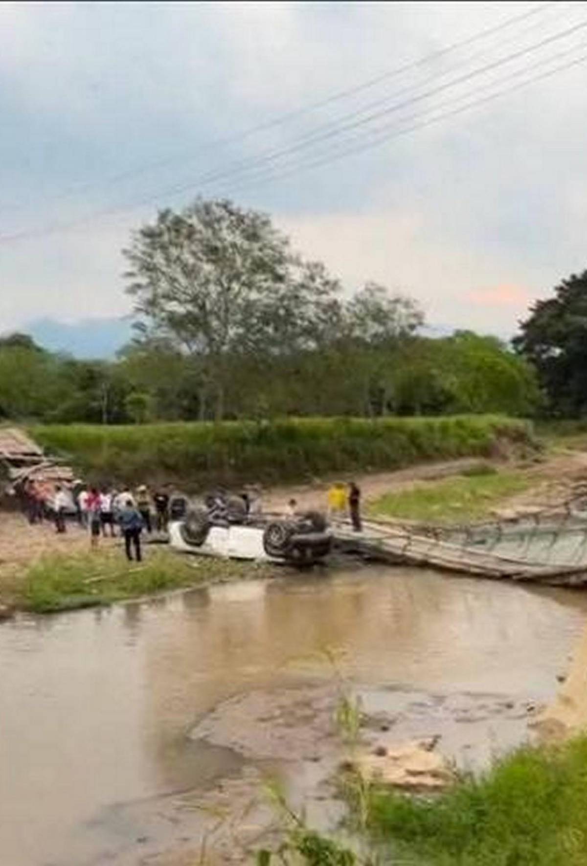 Padre, madre e hija mueren al colapsar puente hamaca en San Francisco del Valle, Ocotepeque