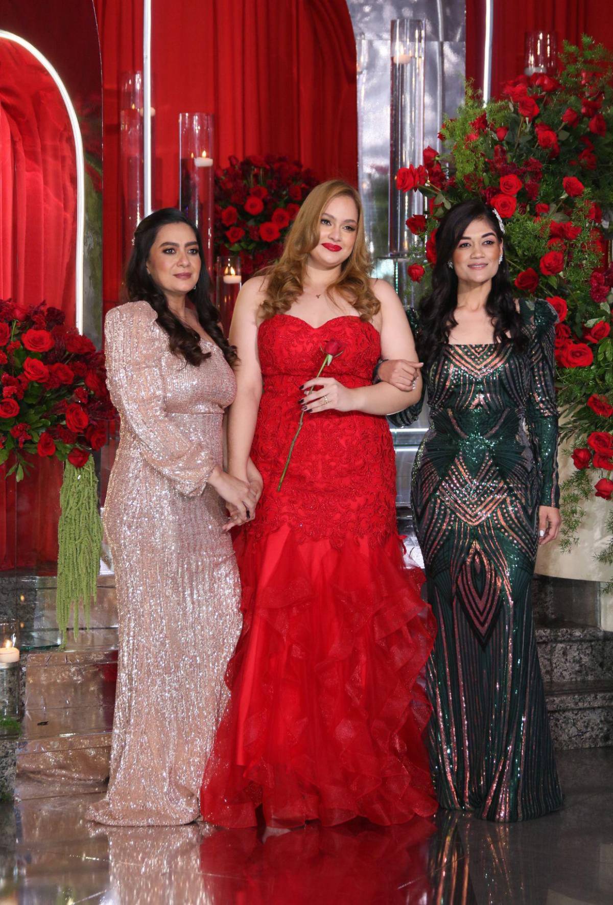 Padres y seniors desfilan juntos en la prom night de Nashville School