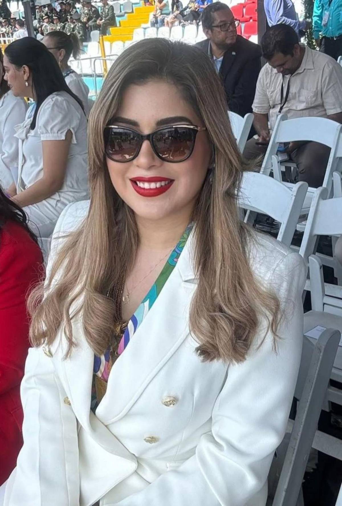 ¿Quién es Suyen Muñoz, la mujer a la que besó Luis Redondo en el Congreso?