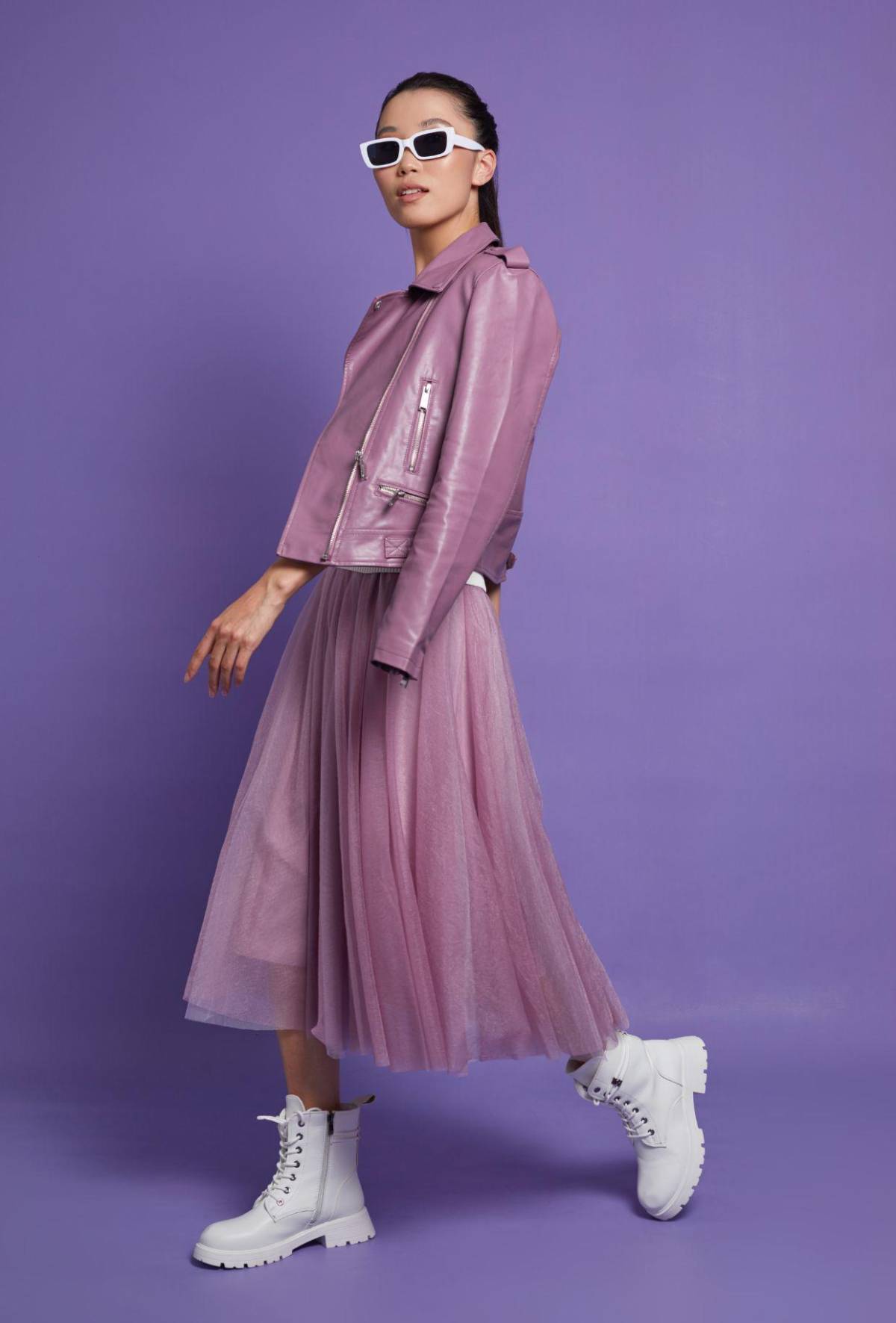 El cuero es tendencia en 2025: Cómo lucir esta prenda clásica de manera moderna