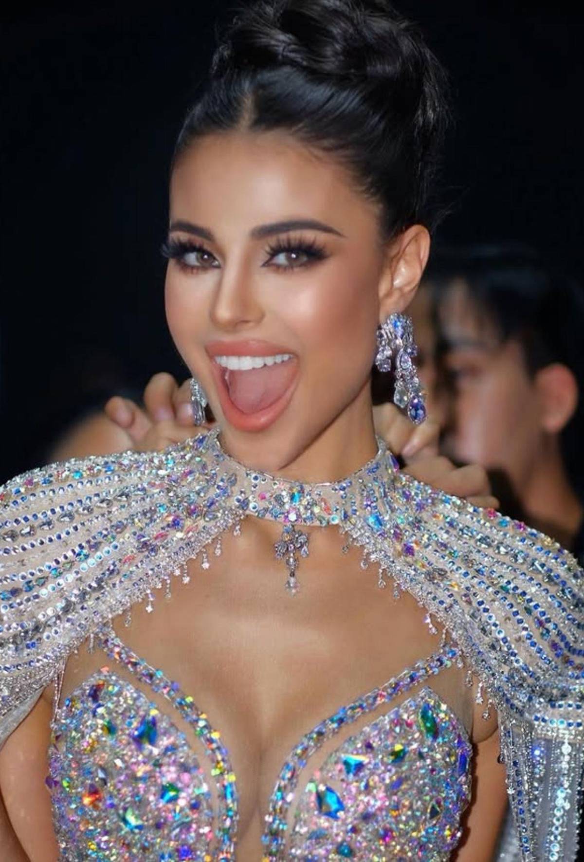 No quiso humillar a nadie: Miss España respalda a Nawat Itsaragrisil tras el incidente con Miss México