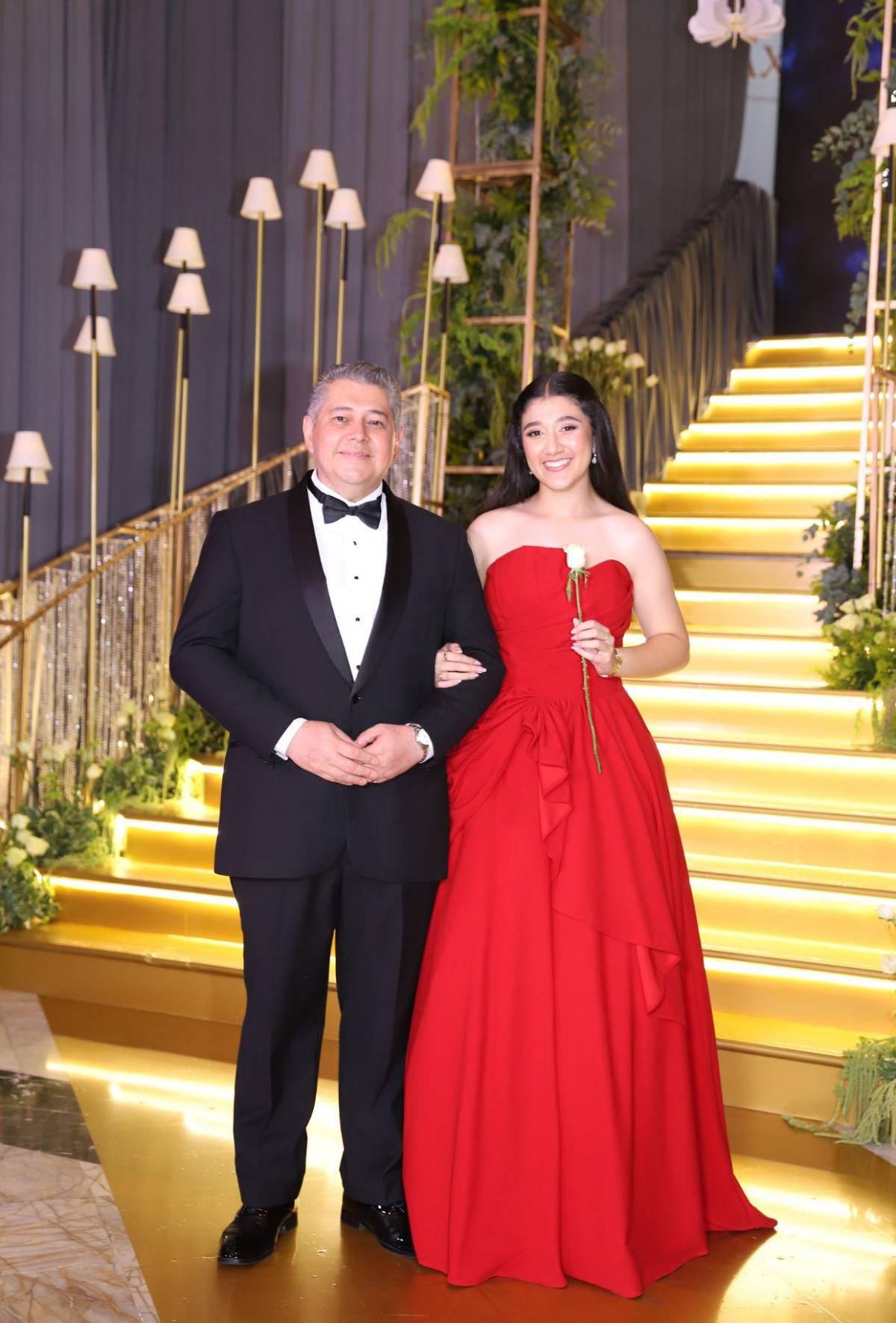 Entre júbilo y tendencias seniors de Academia Los Pinares festejan su prom 2026