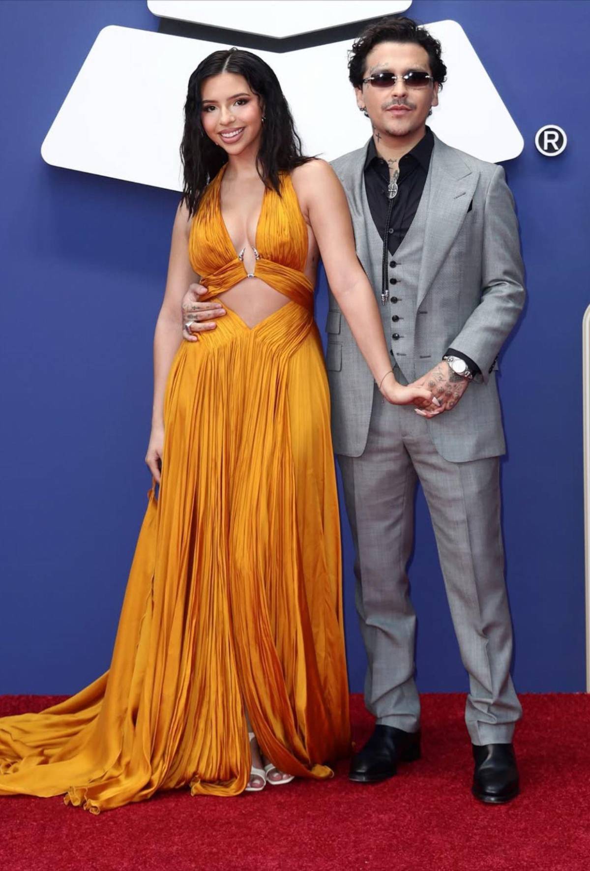 ¡Segunda aparición! Ángela Aguilar y Nodal se lucen en la alfombra de los Latin Grammy